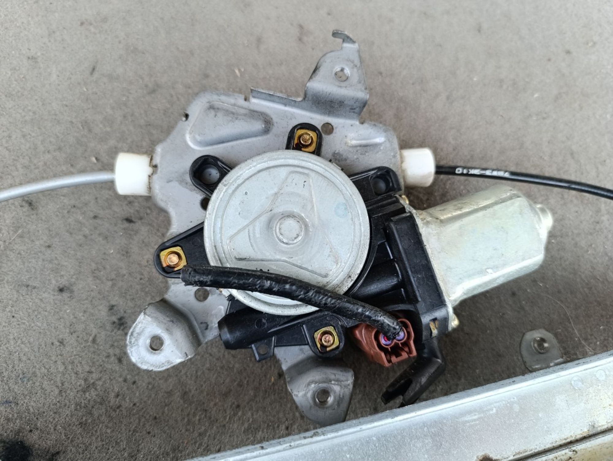 https://ycs.partsauto.market/partsauto-images/thmbs/userImages/d9b05010c61782443e0b3e264cf05921/part/ea511410-d53e-4cd3-adb5-e7f3fe2aa184_1749114439344.jpg