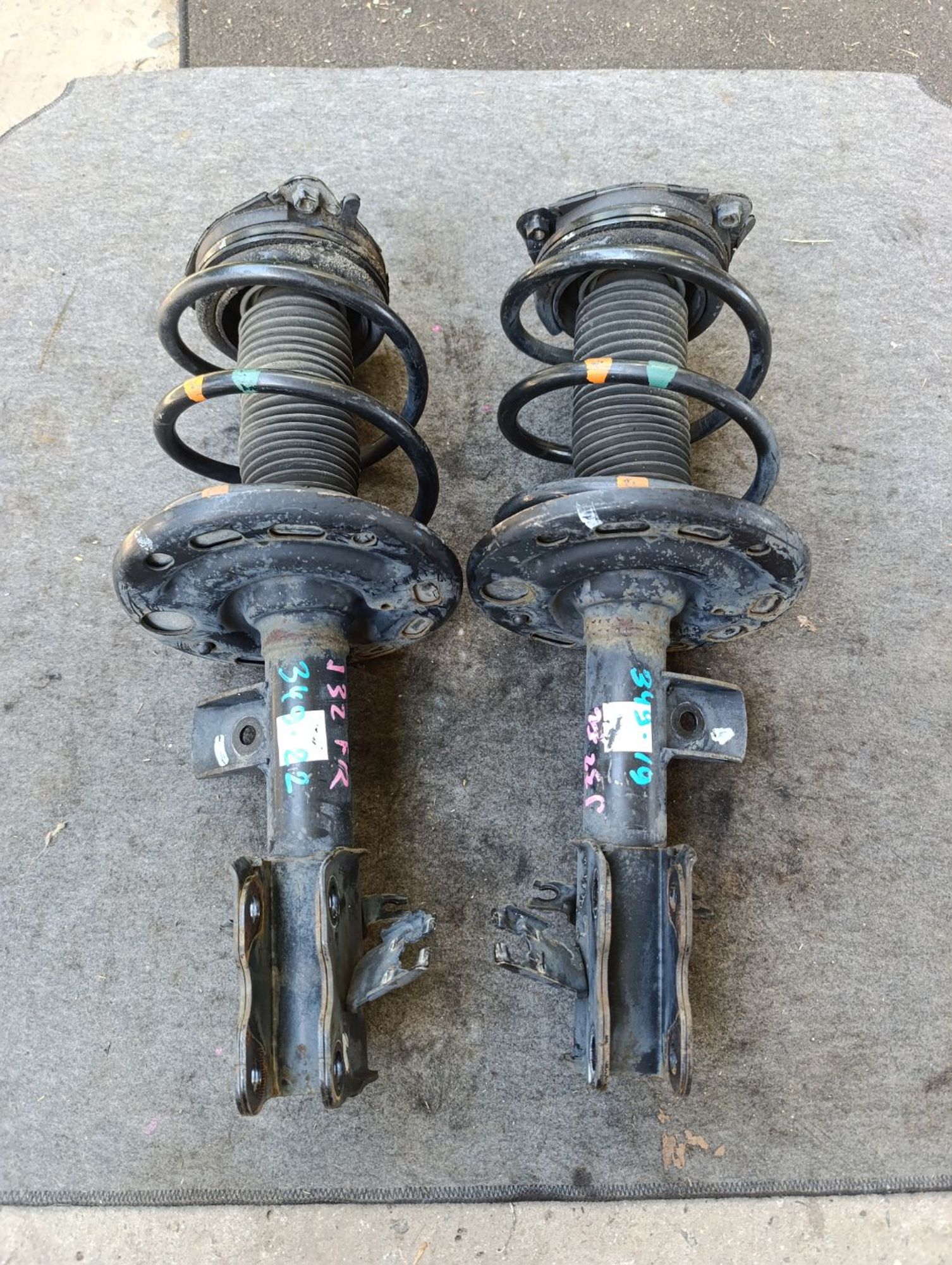 https://ycs.partsauto.market/partsauto-images/thmbs/userImages/d9b05010c61782443e0b3e264cf05921/part/efa2cc03-b317-4550-8a2d-624939144419_1784193763425.jpg
