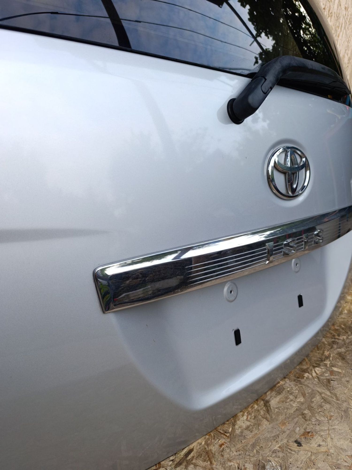 Крышка багажника Toyota Isis znm10, 22000 рублей, Ленина