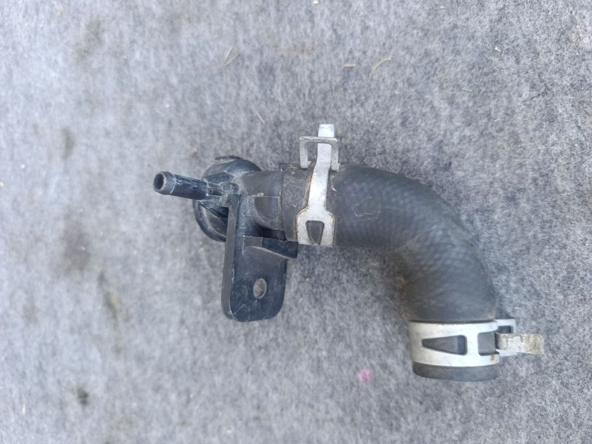 https://ycs.partsauto.market/partsauto-images/thmbs/userImages/d9b05010c61782443e0b3e264cf05921/part/fff09557-0e8e-48fa-b360-1288a8d213b4_1780670449231.jpg