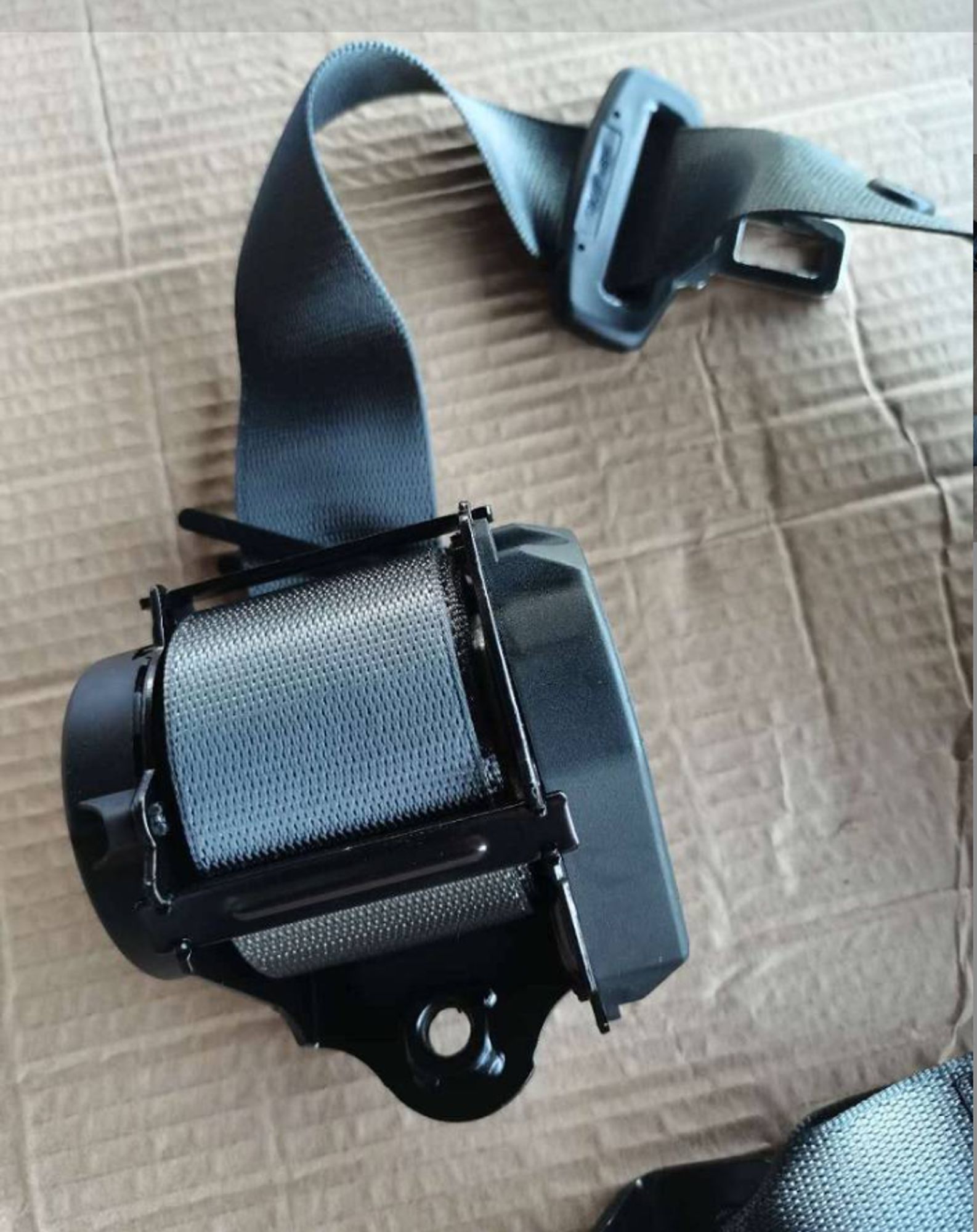 Ремень безопасности заднего сиденья левый FY11, 1761 рублей, Сургут