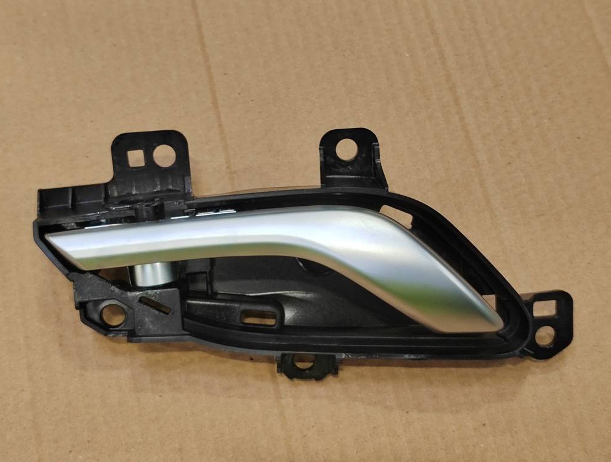 РУЧКА ДВЕРИ ПЕРЕДНЕЙ ПРАВОЙ ВНУТРЕННЯЯ /KX-11/, 4533 рублей, Сургут