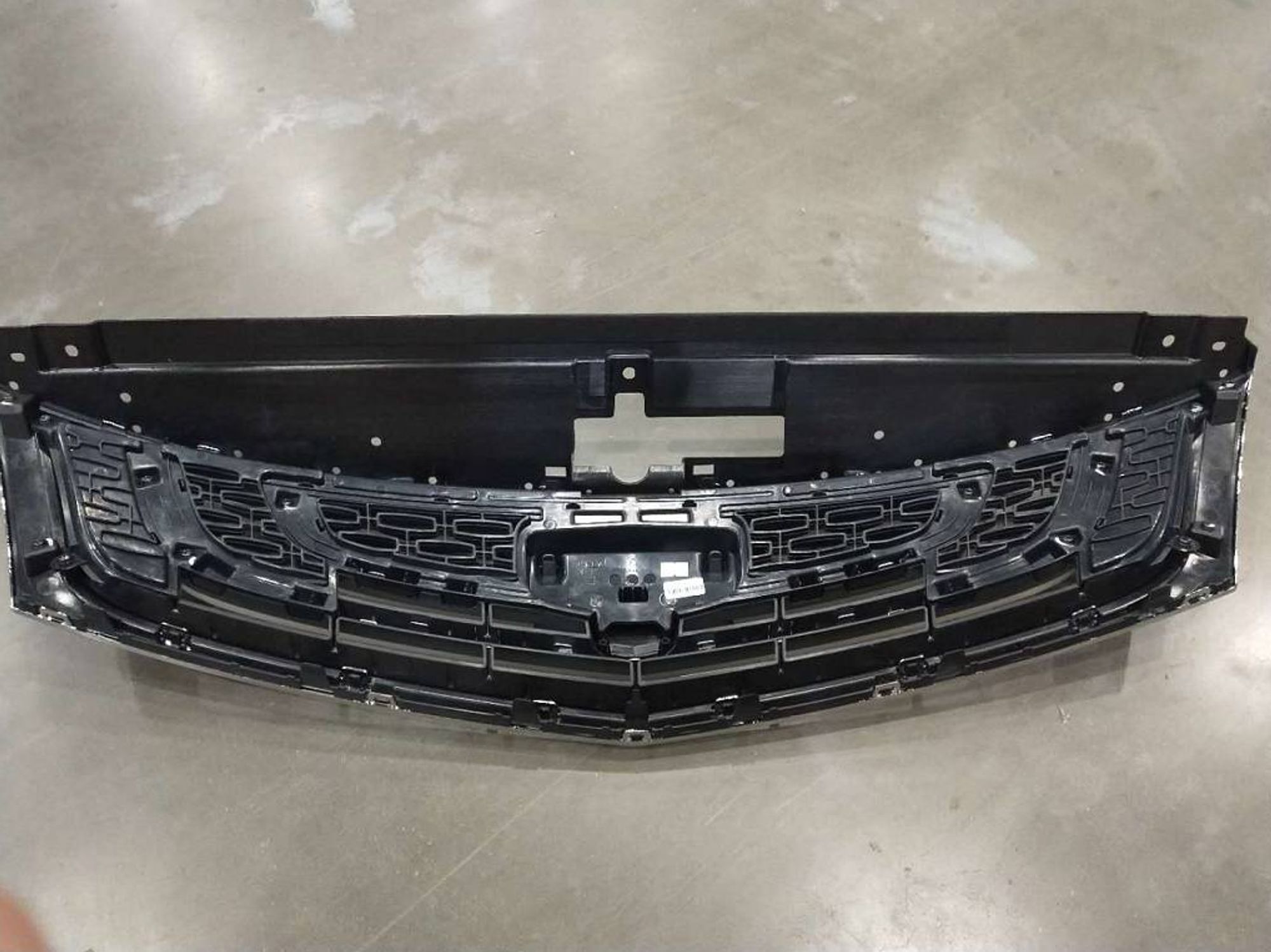 Решетка радиатора с отверстием под камеру NL3, 46243 рублей, Сургут