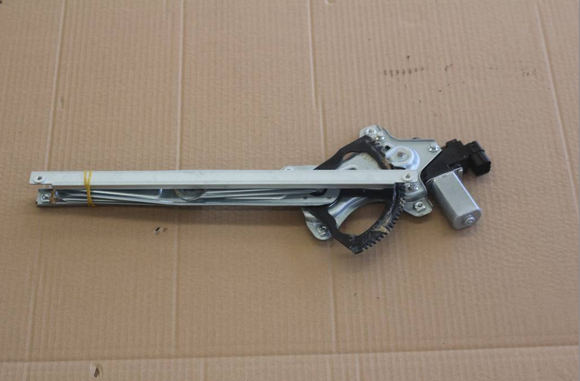 СТЕКЛОПОДЪЕМНИК ПЕРЕДНИЙ ЛЕВЫЙ, 3505 рублей, Сургут