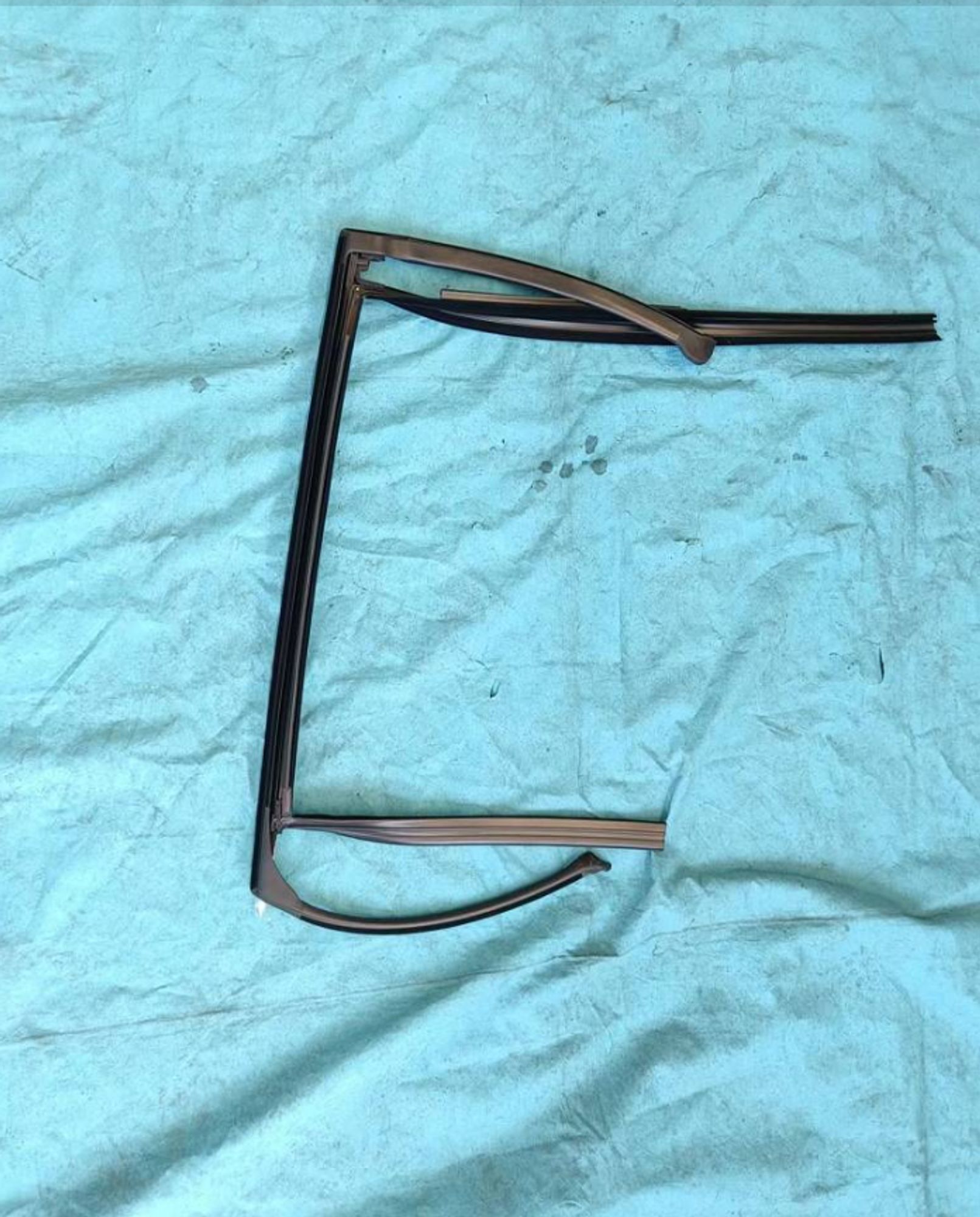 УПЛОТНИТЕЛЬ-РАМКА ЗАДНЕГО ЛЕВОГО СТЕКЛА /KX-11/, 10478 рублей, Сургут