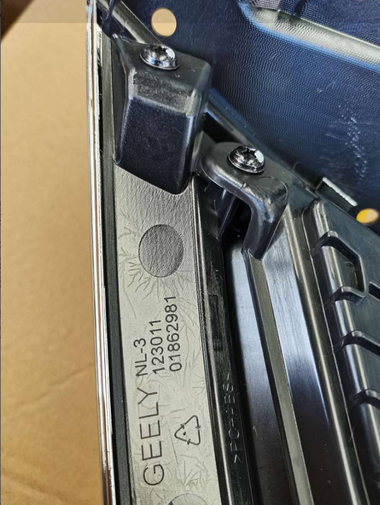 Решетка радиатора с отверстием под камеру NL3, 46243 рублей, Сургут