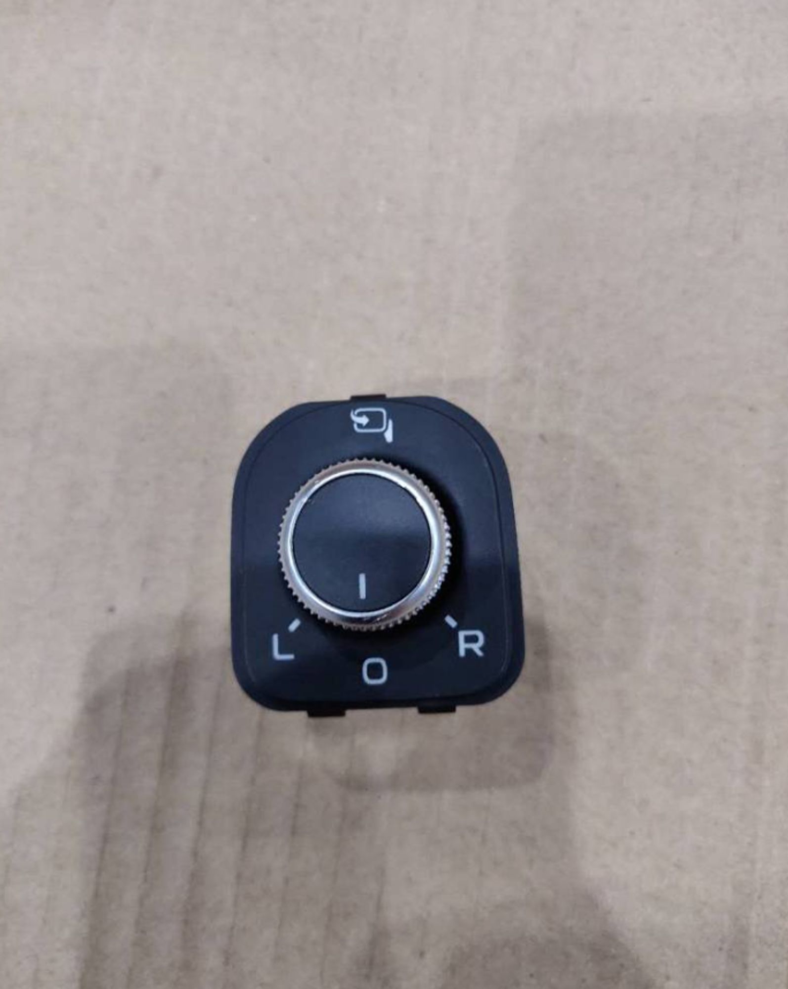 ВЫКЛЮЧАТЕЛЬ РЕГУЛИРОВКИ ЗЕРКАЛ ЗАДНЕГО ВИДА /SX-11/, 2454 рублей, Сургут