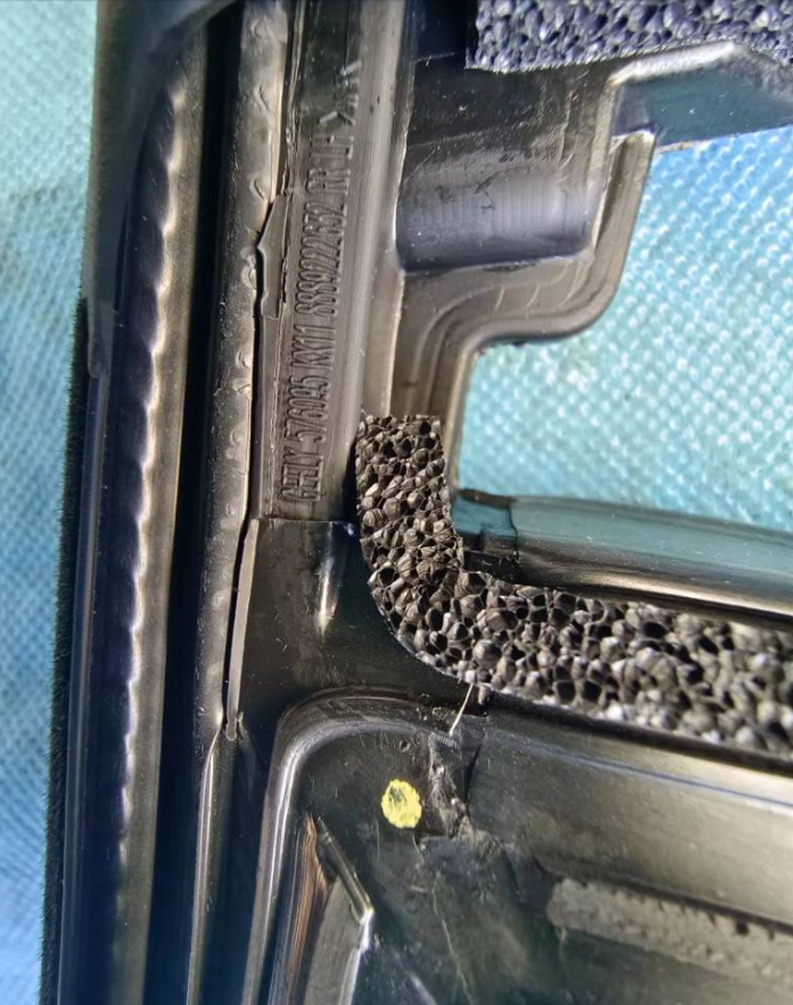 УПЛОТНИТЕЛЬ-РАМКА ЗАДНЕГО ЛЕВОГО СТЕКЛА /KX-11/, 10478 рублей, Сургут