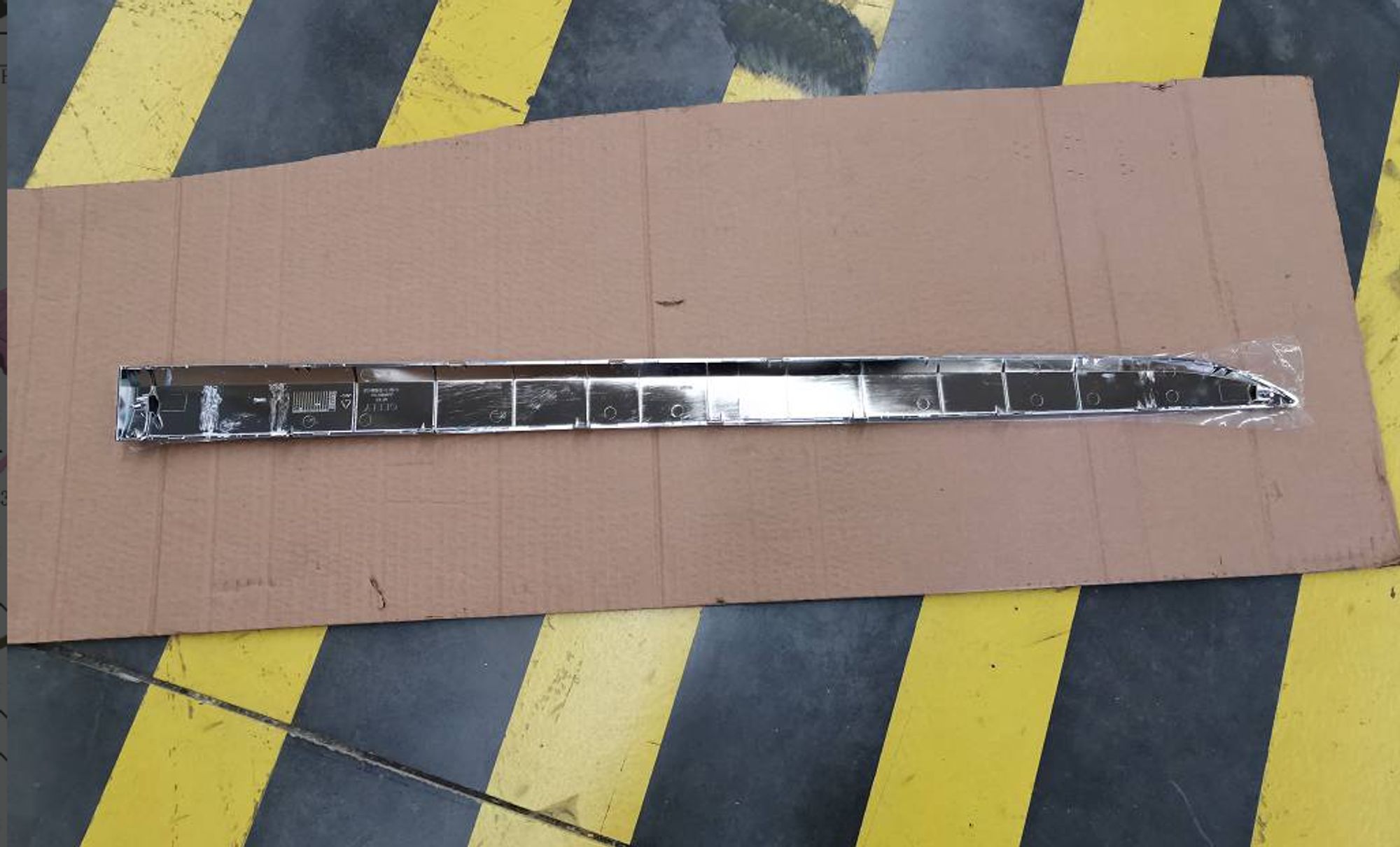 ПОЛОСА ОБИВКИ ДВЕРИ ПЕРЕДНЕЙ ЛЕВОЙ /VX-11/, 5661 рублей, Сургут