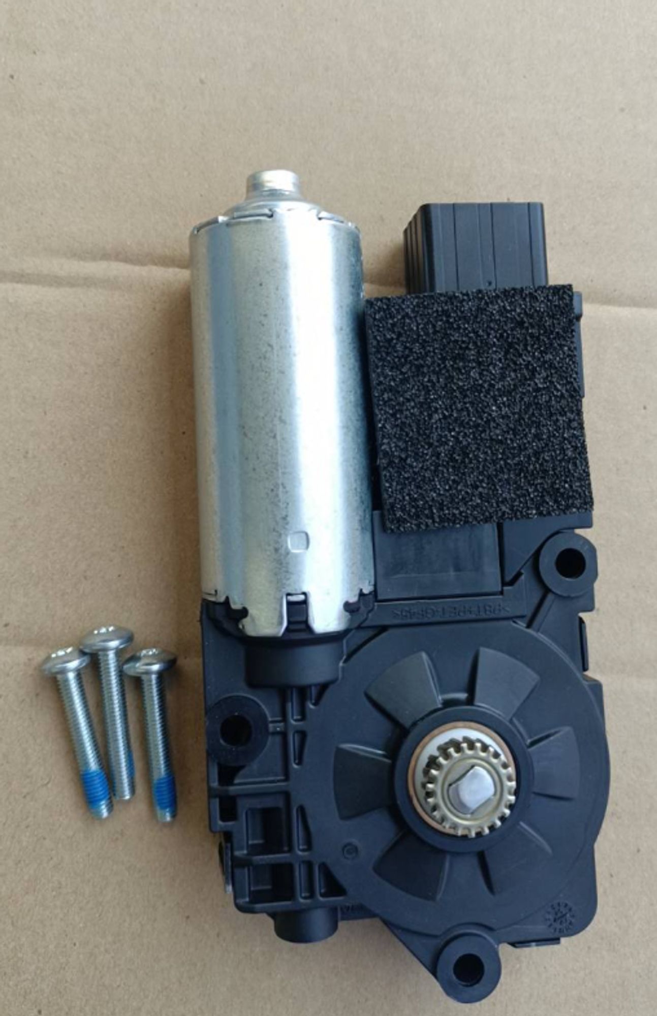 ЭЛЕКТРОДВИГАТЕЛЬ ПРИВОДА ЛЮКА КРЫШИ /FY-11/, 21802 рублей, Сургут