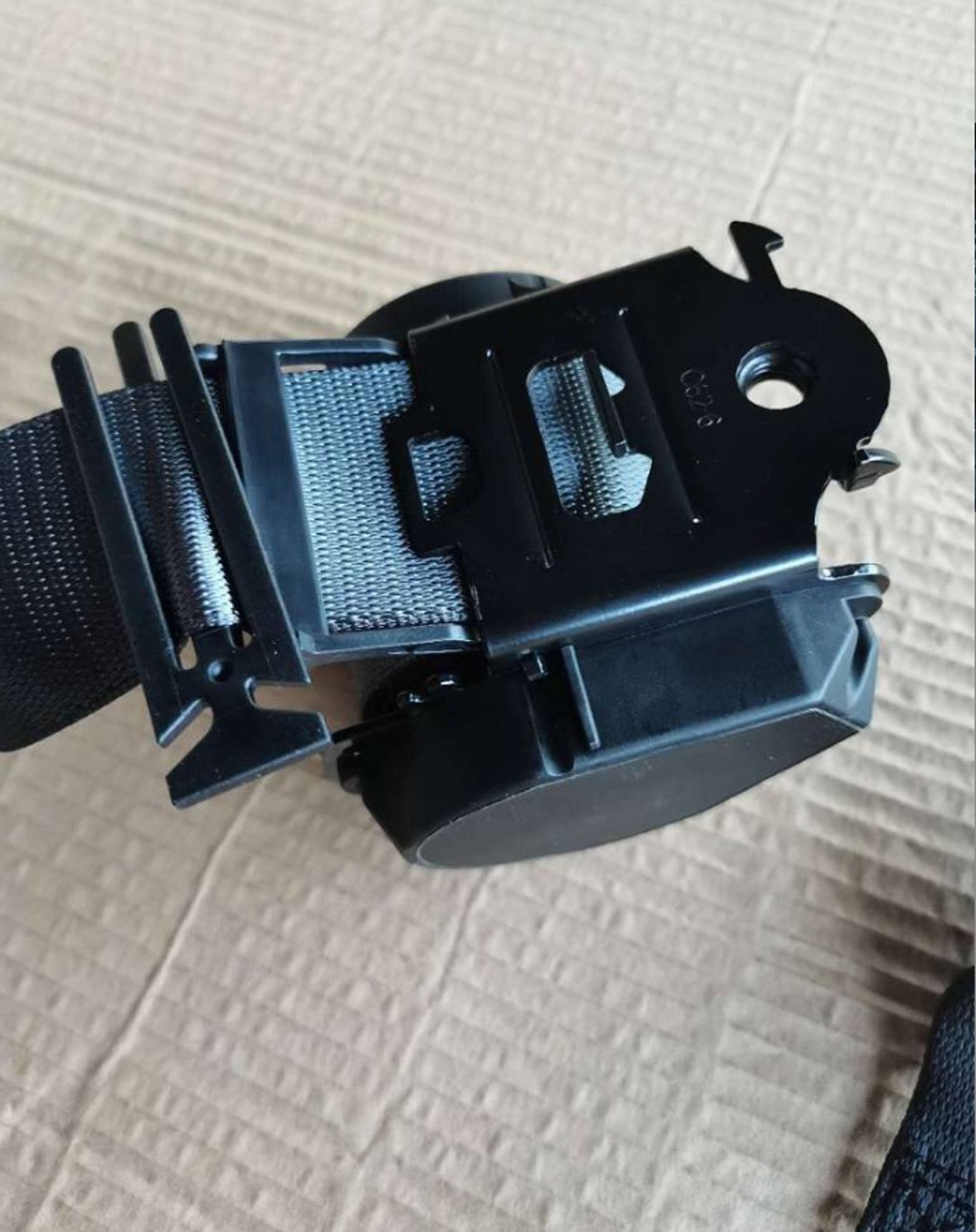 Ремень безопасности заднего сиденья правый FY11, 1761 рублей, Сургут