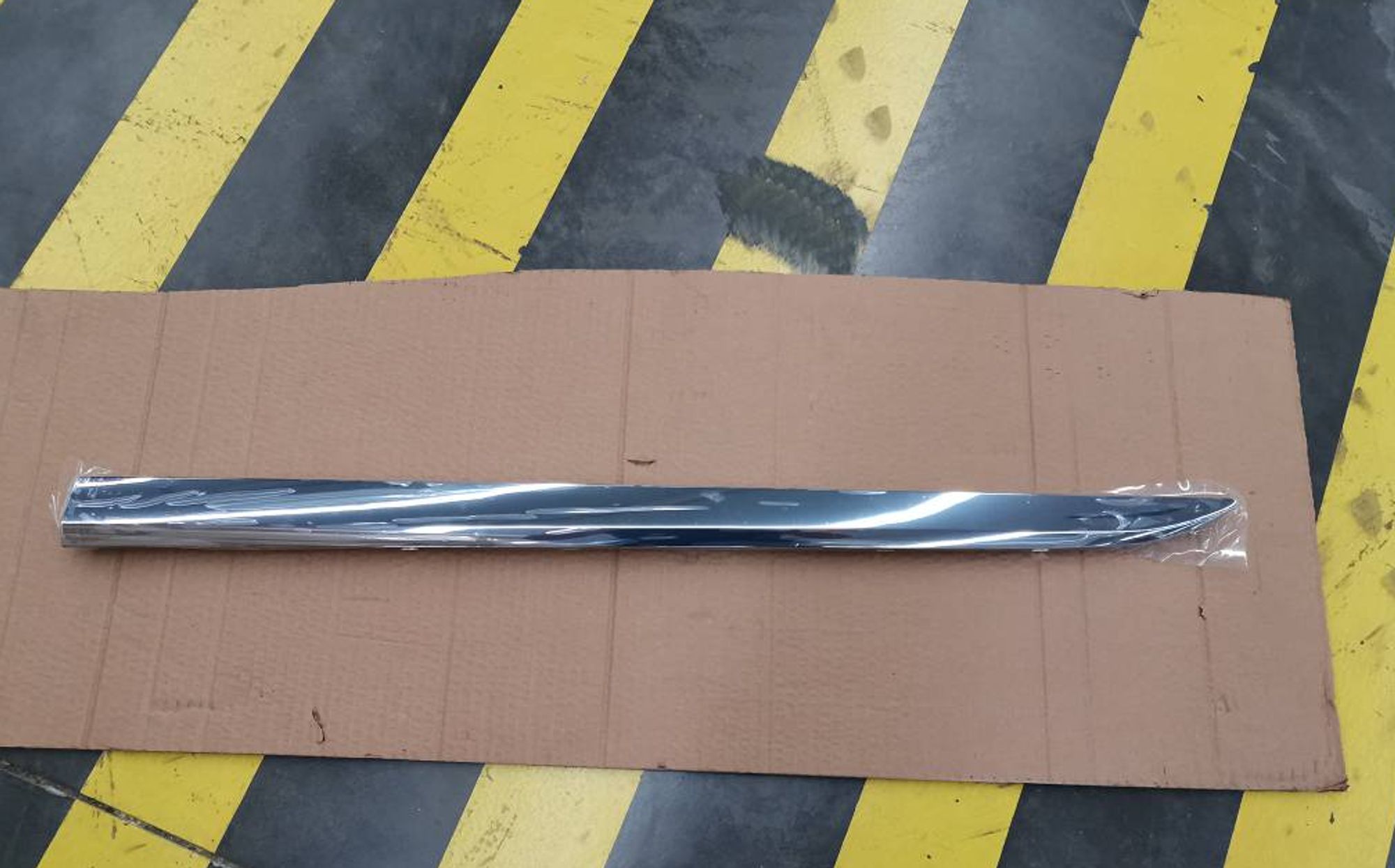 ПОЛОСА ОБИВКИ ДВЕРИ ПЕРЕДНЕЙ ЛЕВОЙ /VX-11/, 5661 рублей, Сургут