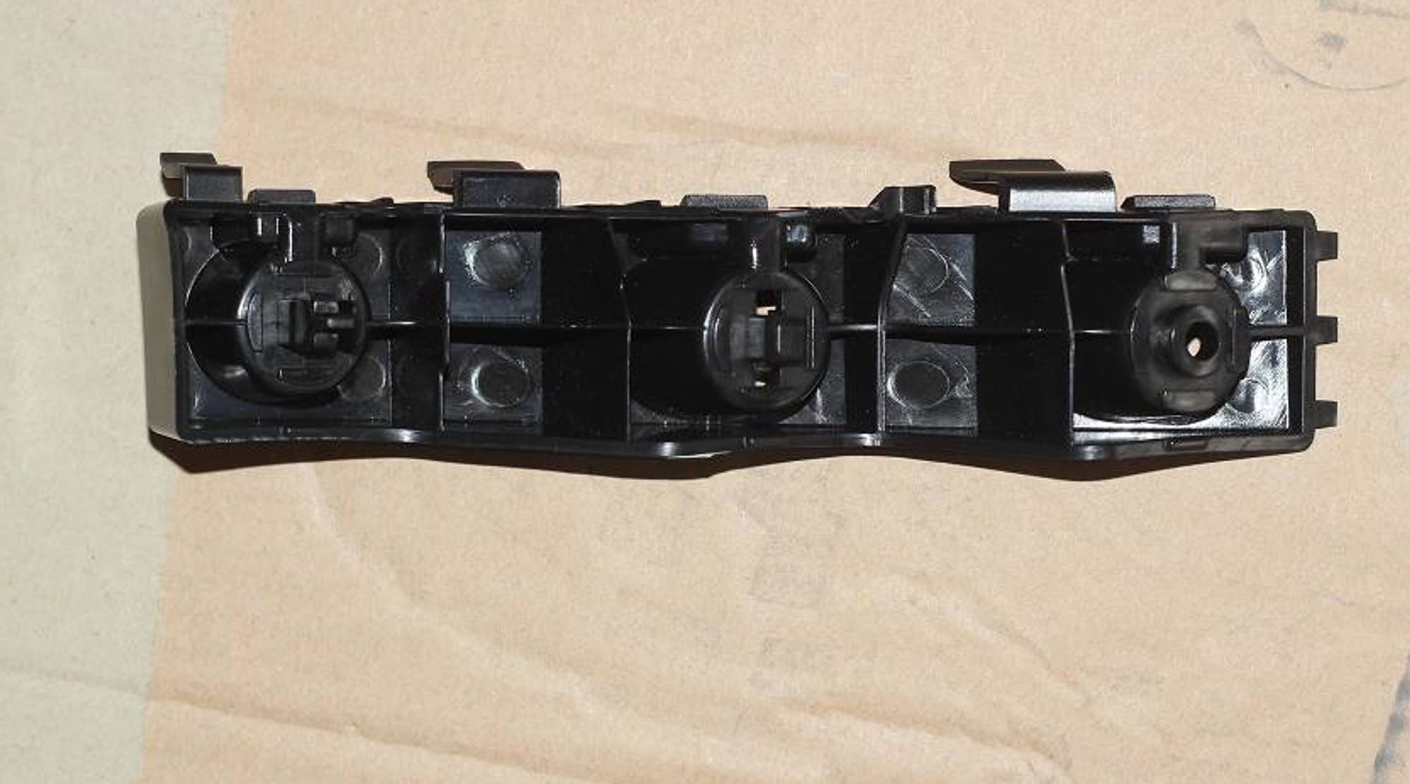 МОНТАЖНЫЙ КРОНШТЕЙН ПЕРЕДНЕГО БАМПЕРА ЛЕВЫЙ NL3, 606 рублей, Сургут