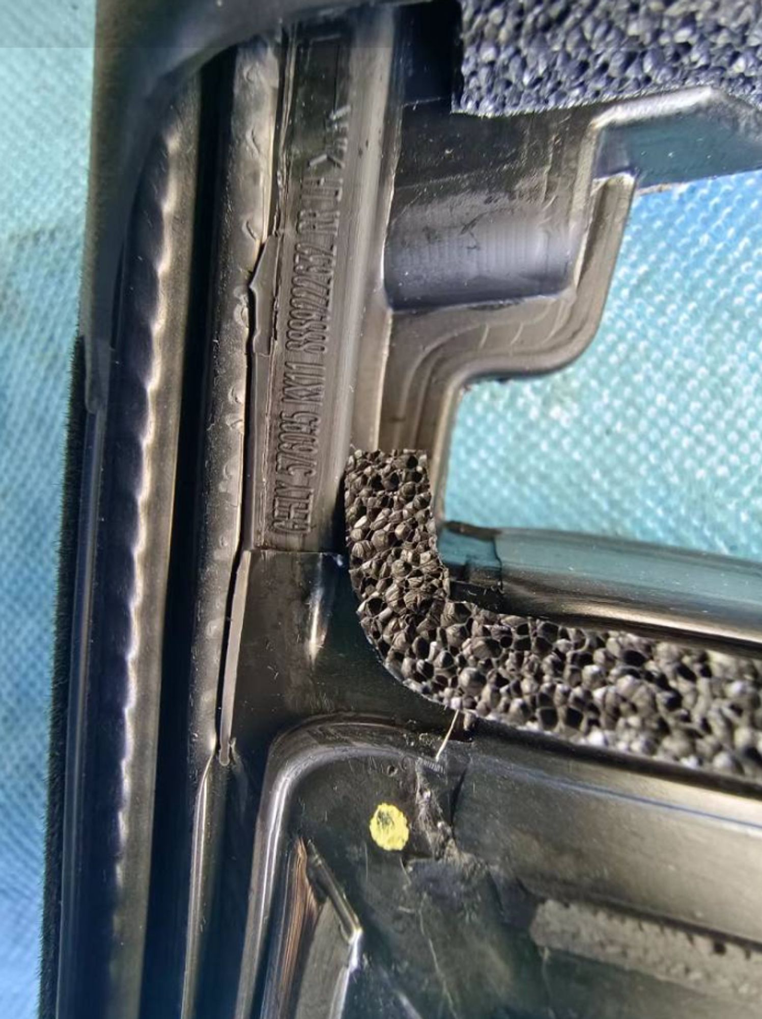 УПЛОТНИТЕЛЬ СТЕКЛА ДВЕРИ ЗАД ЛЕВ НАРУЖ /KX-11/, 4736 рублей, Сургут