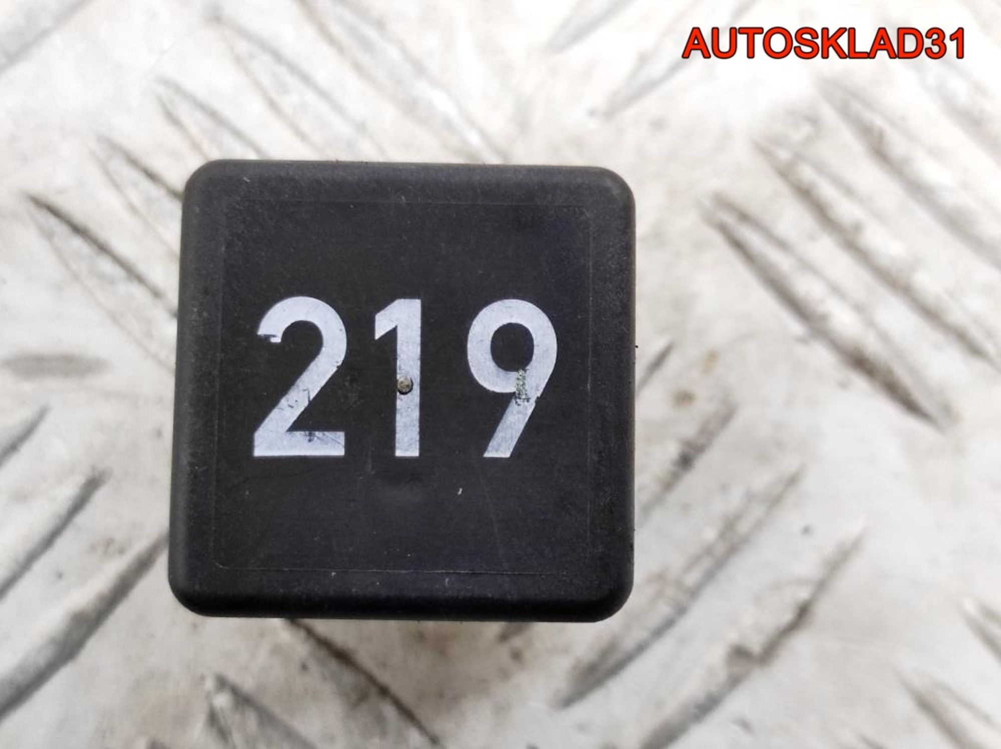 Реле топливного насоса Audi A4 B6 443951253AA, 1000 рублей, Дубовое