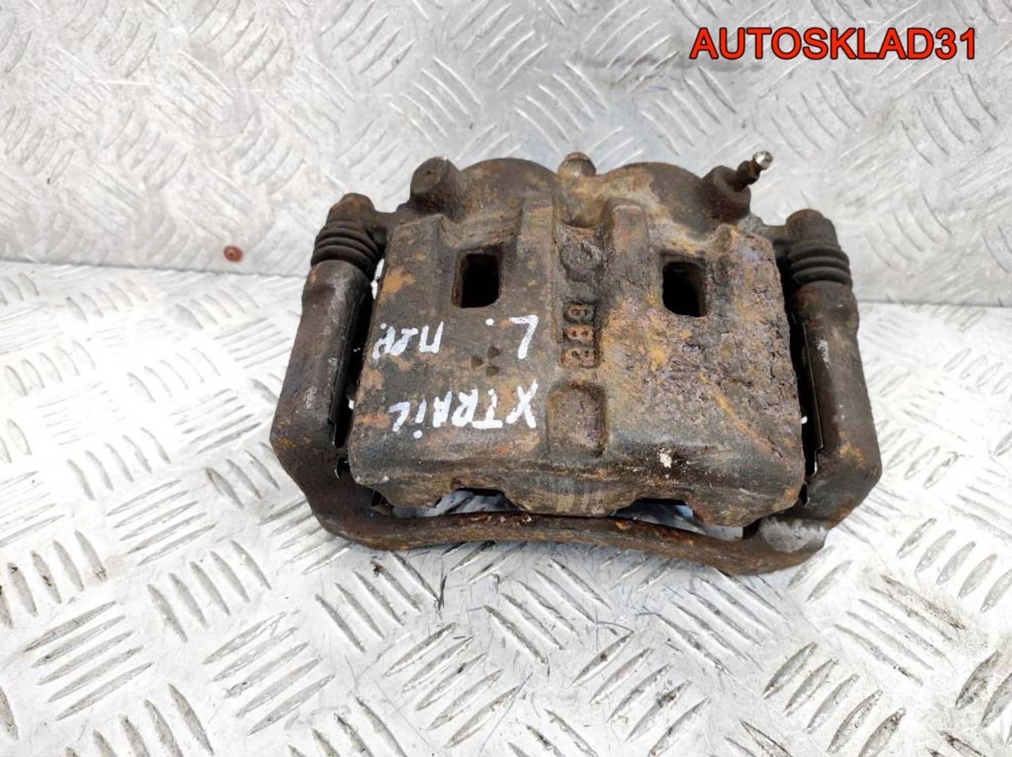 Суппорт тормозной передний левый Nissan X-Trail T30 410118H300, 2300 рублей, Дубовое