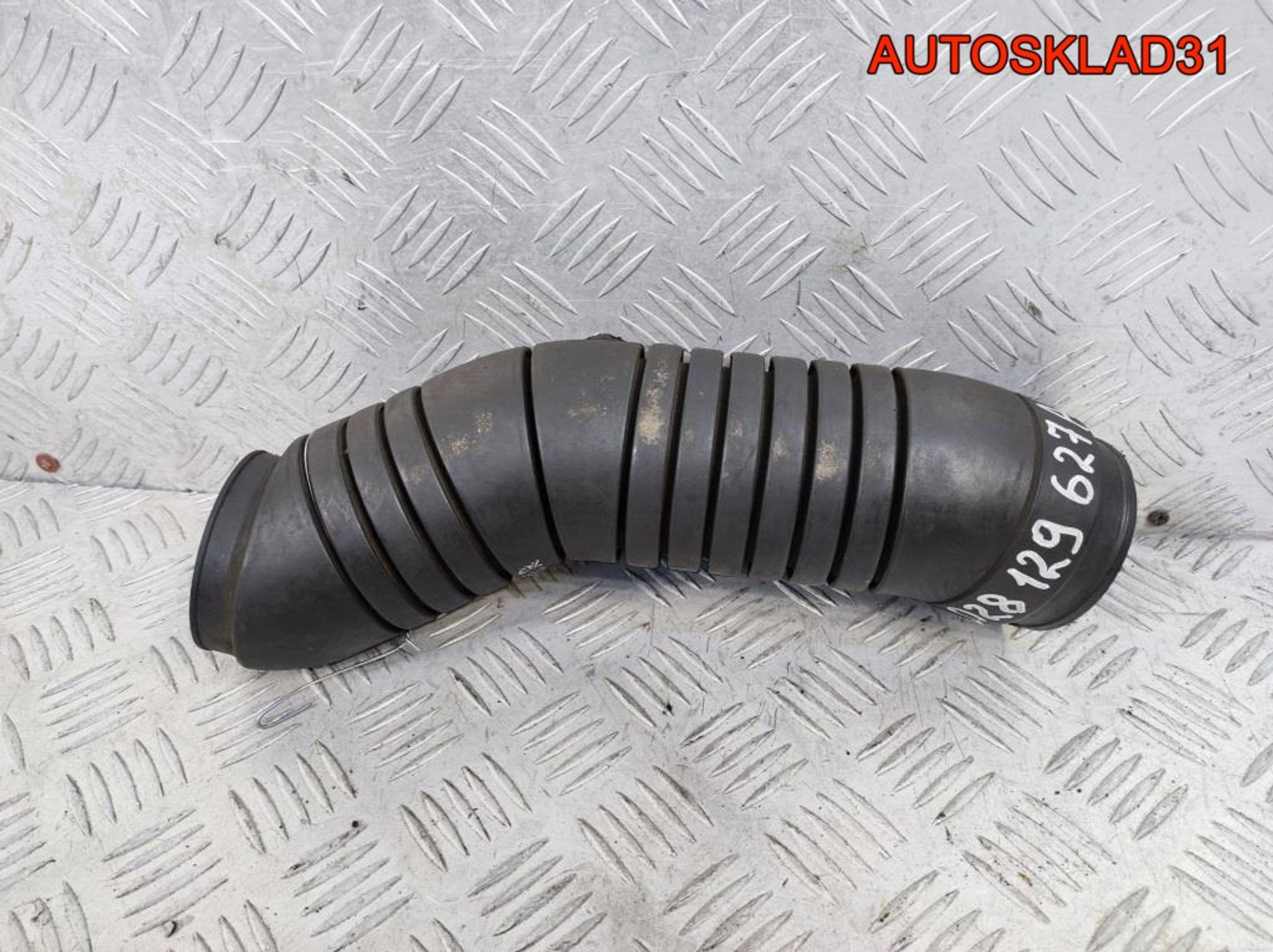 Патрубок фильтра VW Transporter T4 028129627A, 1000 рублей, Дубовое