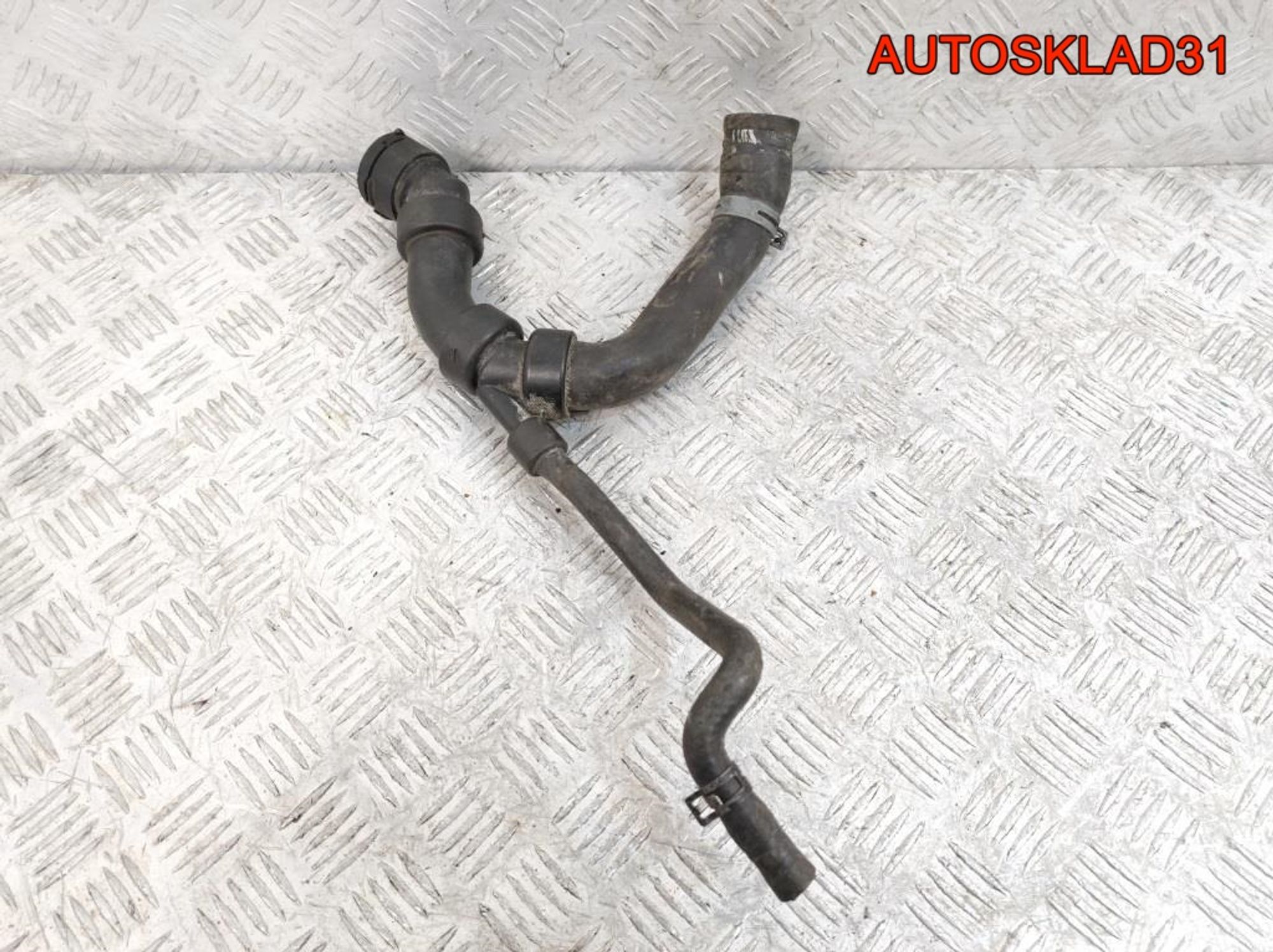 Патрубок радиатора VW Passat B5 2,8 AMX 8D0121101AF, 2000 рублей, Дубовое