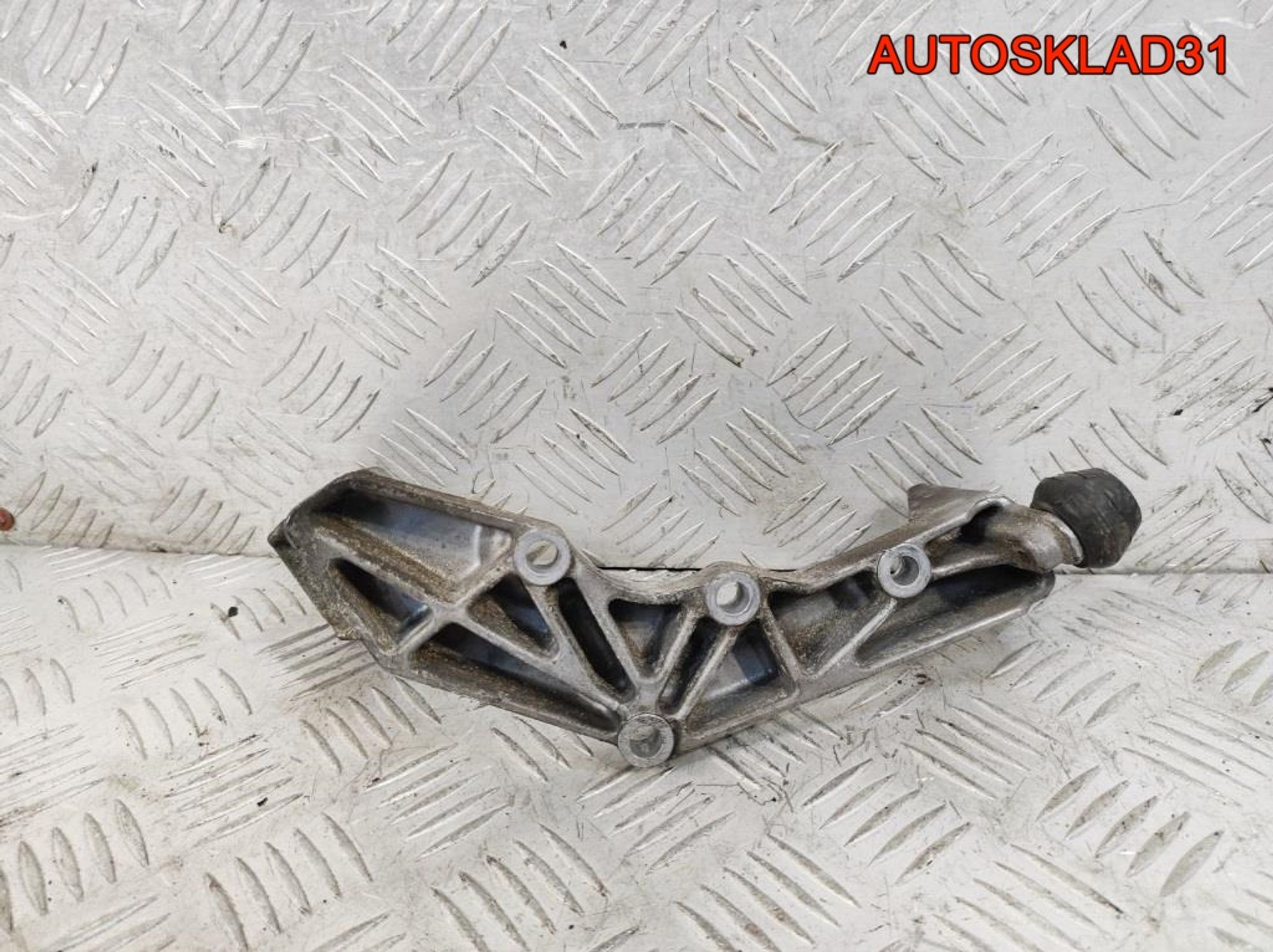 Кронштейн гидроусилителя Mercedes W203 A1110940241, 700 рублей, Дубовое