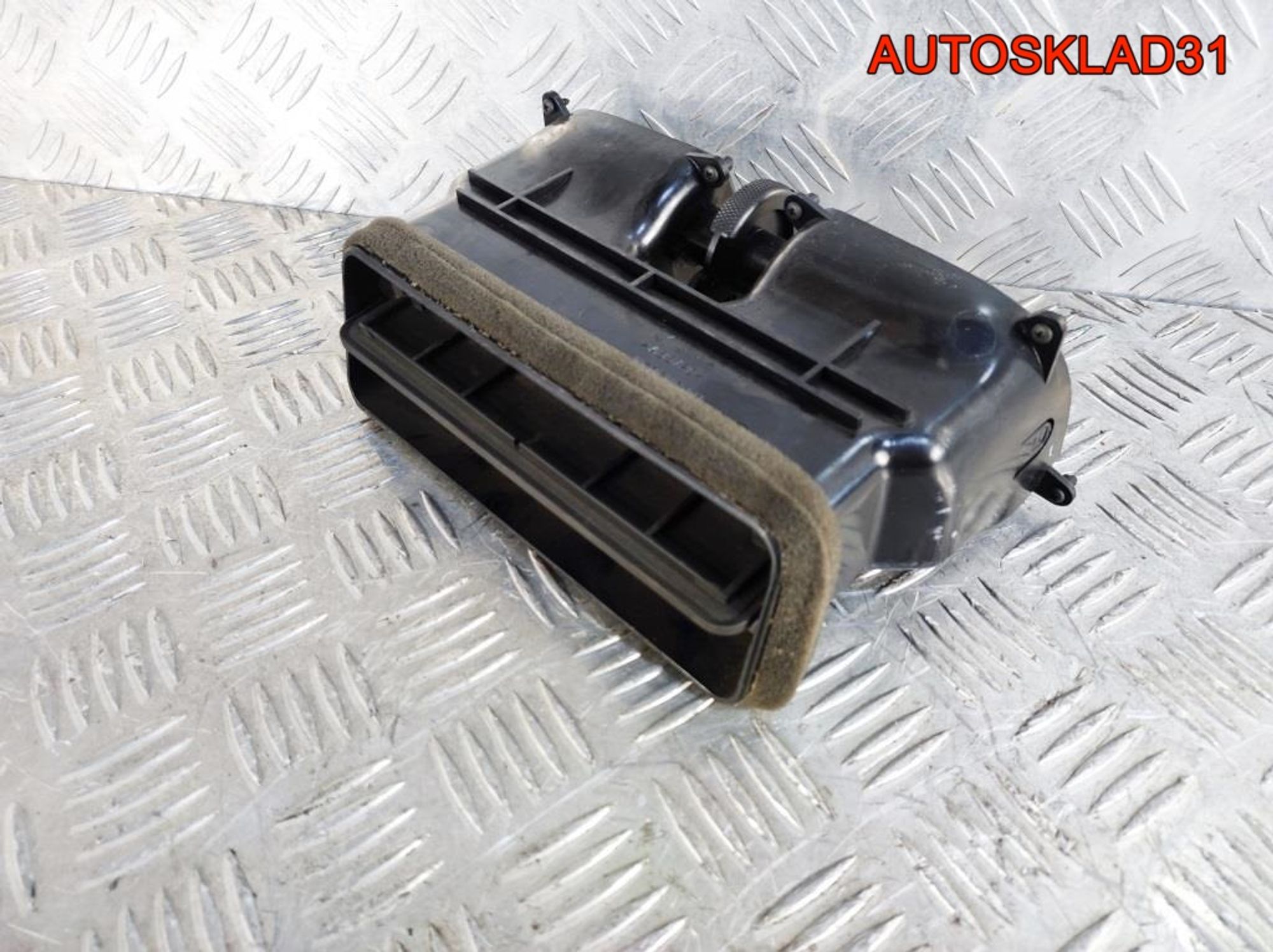 Дефлектор воздушный Mitsubishi Carisma DA 8030A117, 900 рублей, Дубовое