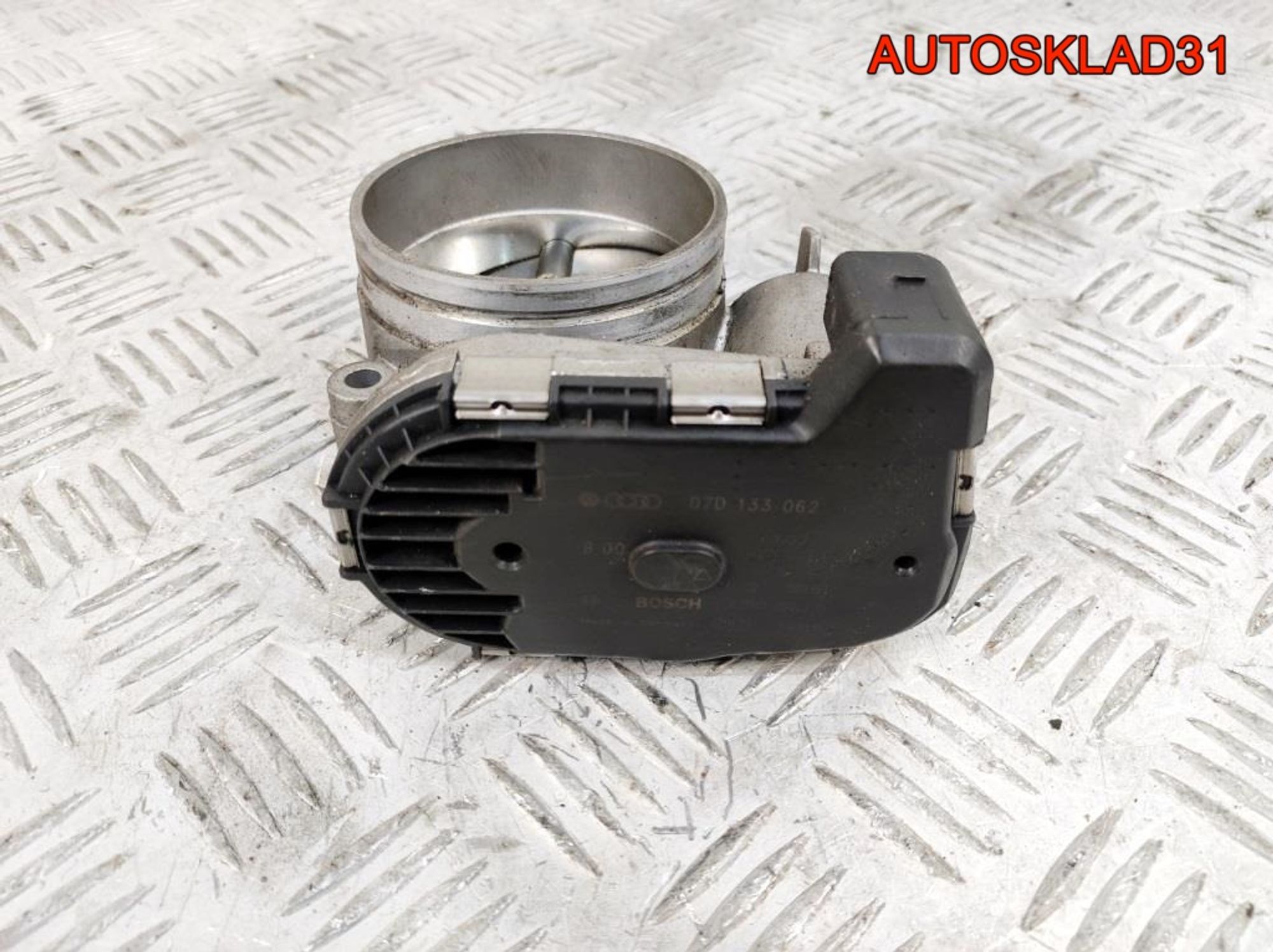 Заслонка дроссельная Audi A8 D3 6.0BHT Бензин 07D133062, 3600 рублей, Дубовое