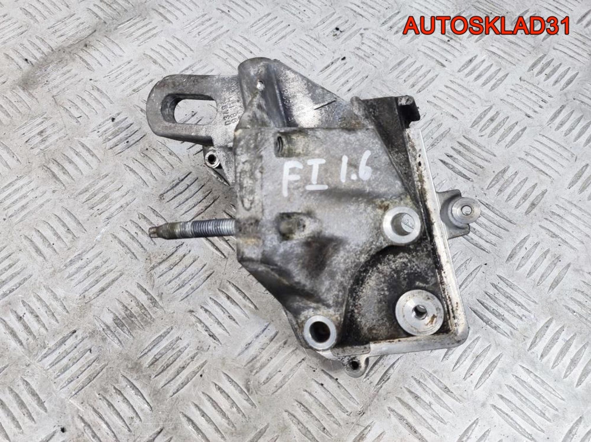 Кронштейн двигателя правый Ford Focus 1 98MM6F001A1A, 1300 рублей, Дубовое