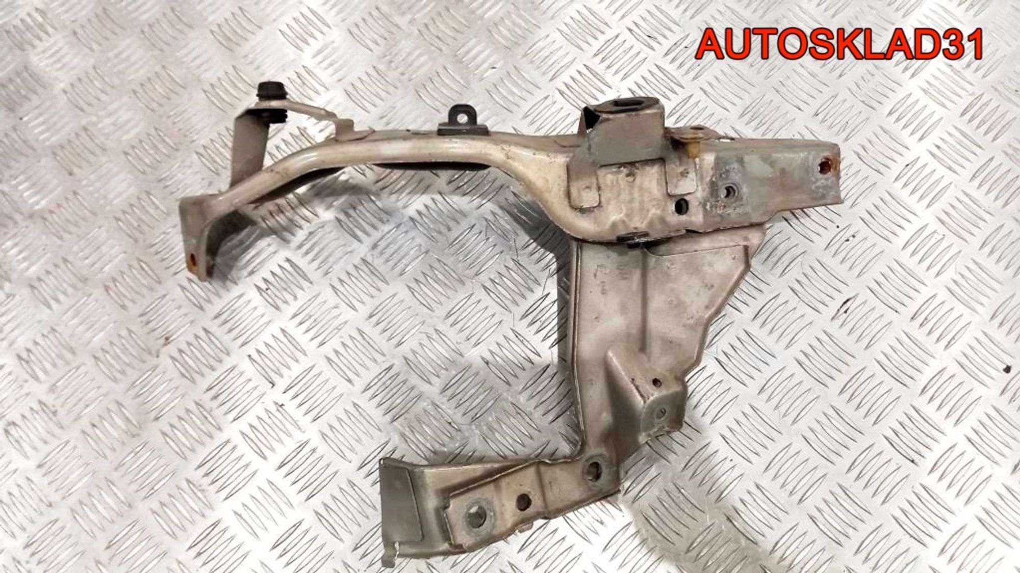 Кронштейн фары правый Opel Zafira B 93184625, 1800 рублей, Дубовое