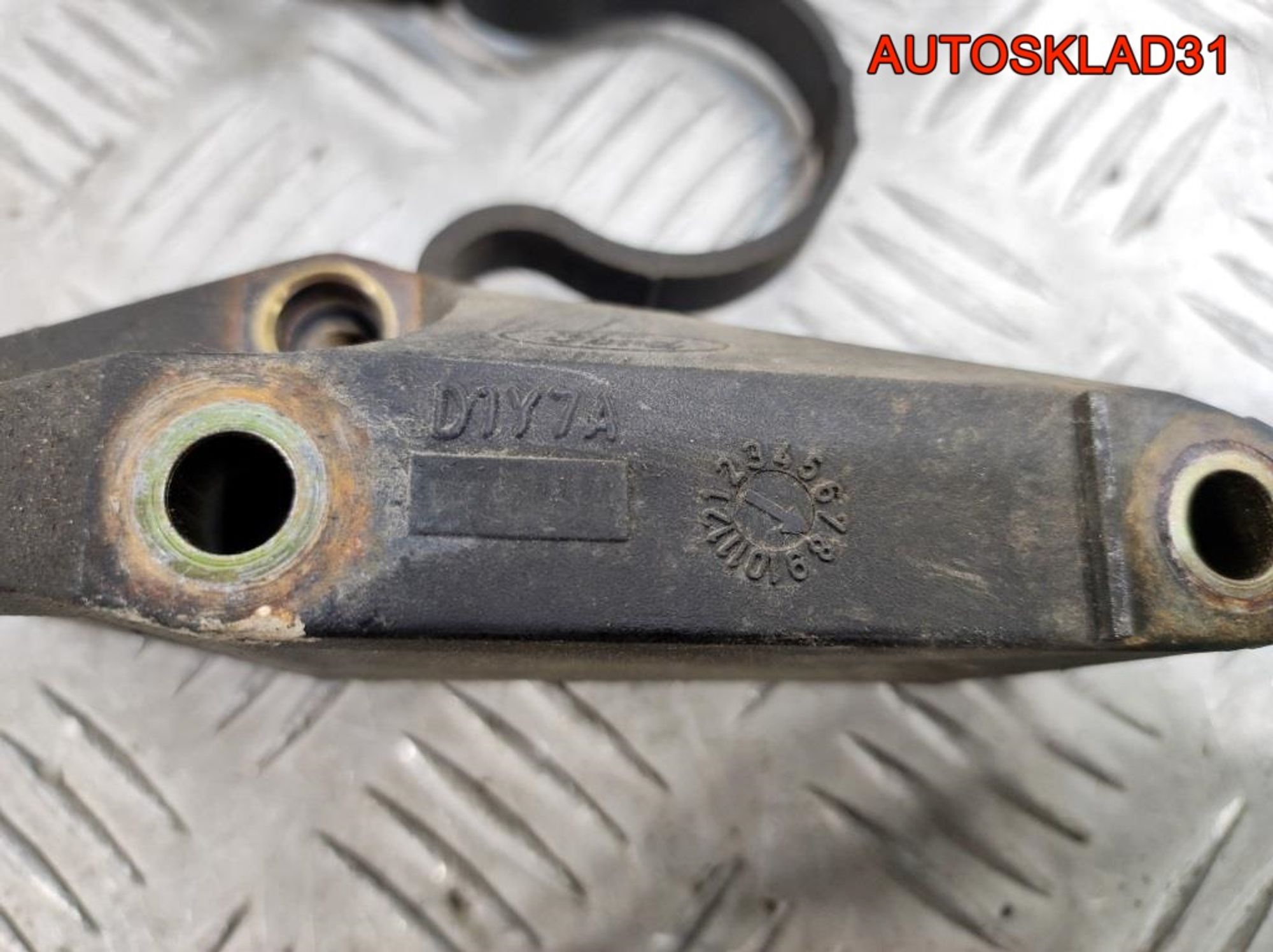 Кронштейн гидроусилителя Ford Focus 2 98MF3C631AC, 900 рублей, Дубовое