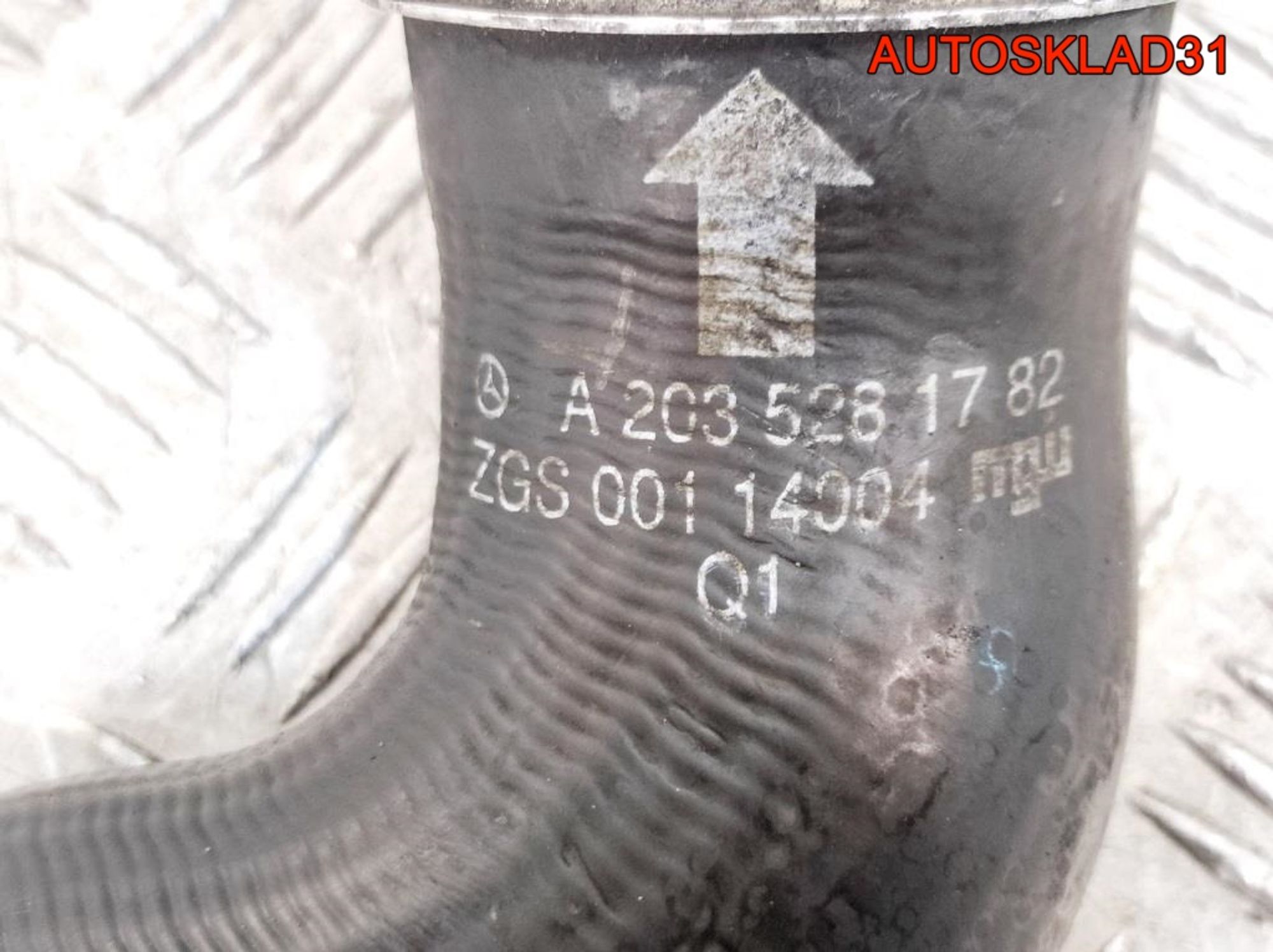 Патрубок интеркулера Mercedes Benz W203 2.2 Дизель A2035281782, 1500 рублей, Дубовое