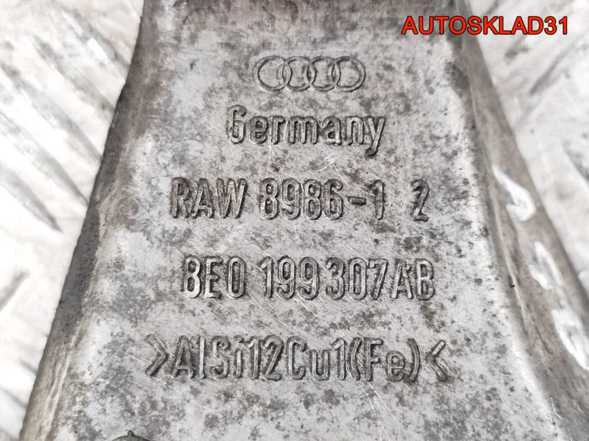 Кронштейн двигателя левый Audi A4 B7 3.0 ASB 8E0199307AB, 600 рублей, Дубовое