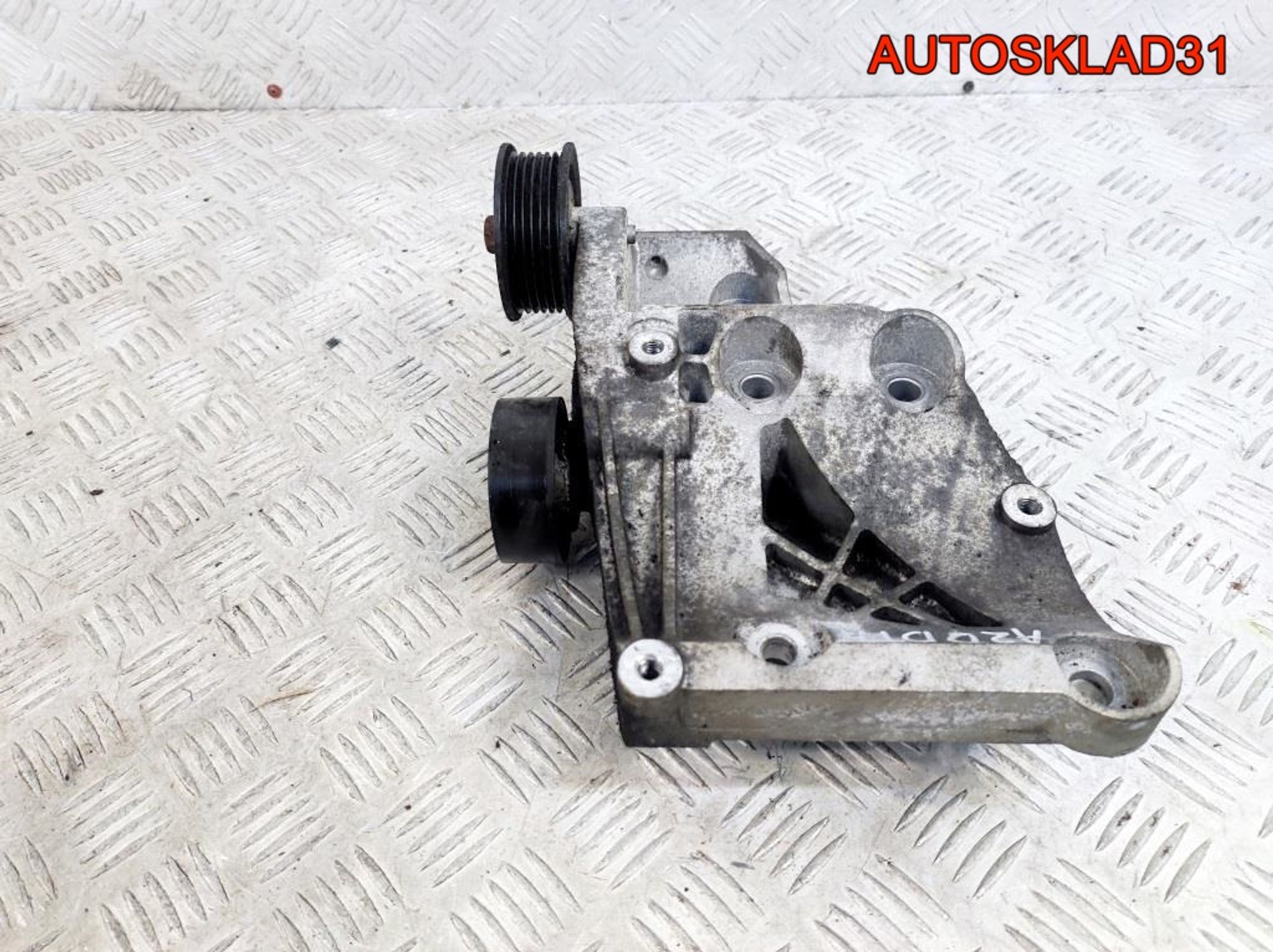 Кронштейн кондиционера Opel Astra J 55582510, 2100 рублей, Дубовое
