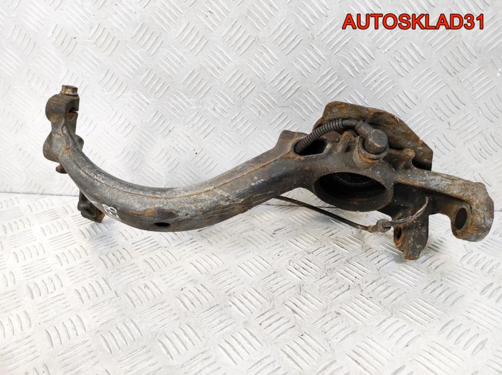 Кулак передний левый VW Passat B5 8D0407257R, 1200 рублей, Дубовое