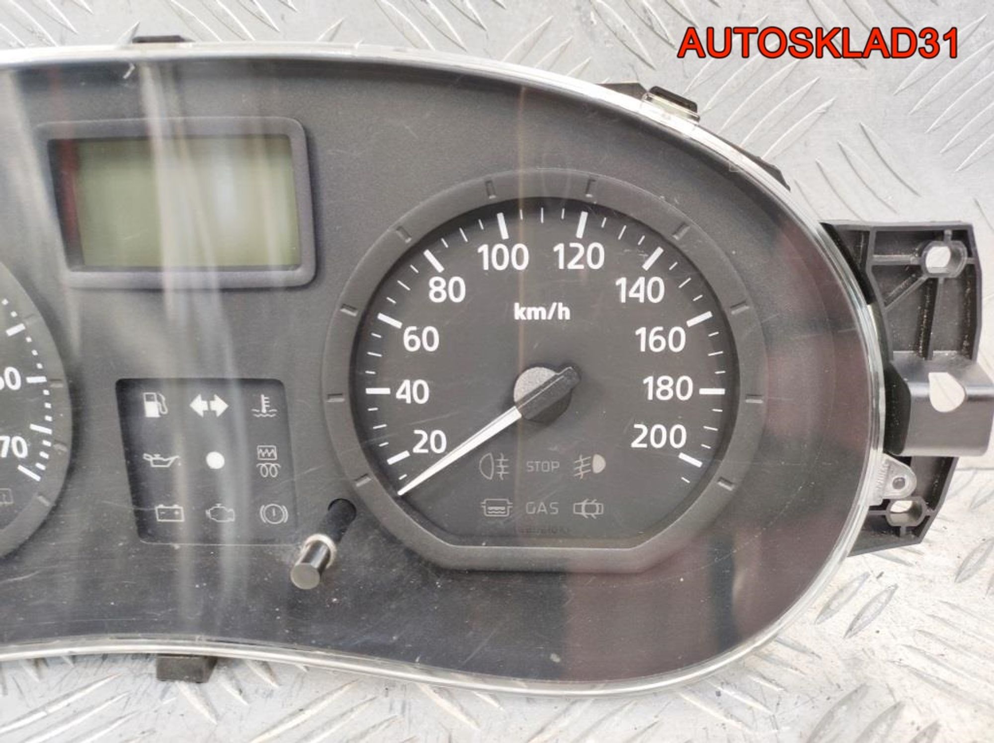 Панель приборов Renault Logan 8200377202 Бензин, 2700 рублей, Дубовое