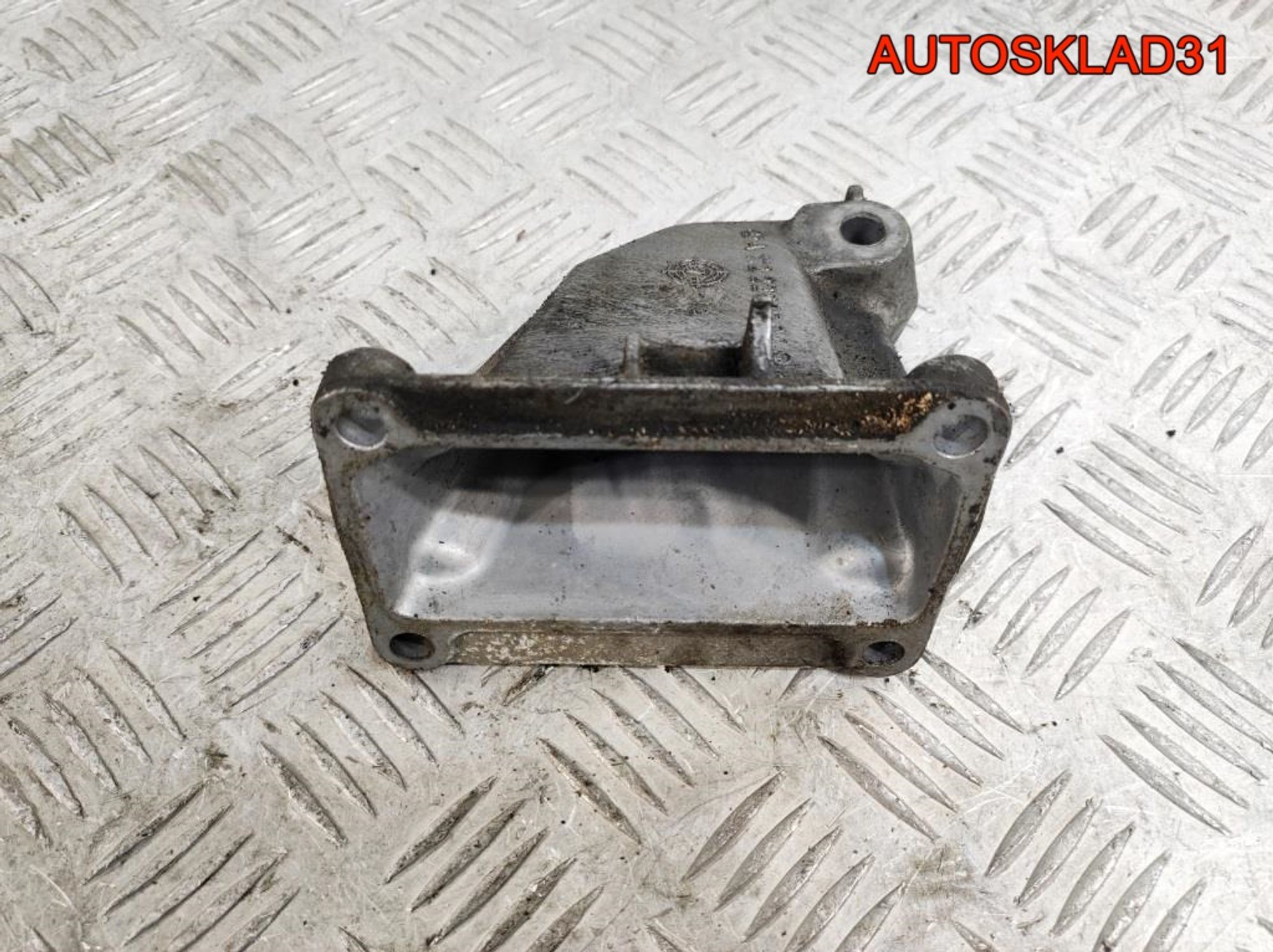 Кронштейн двигателя правый Mercedes W210 A1122231504, 500 рублей, Дубовое