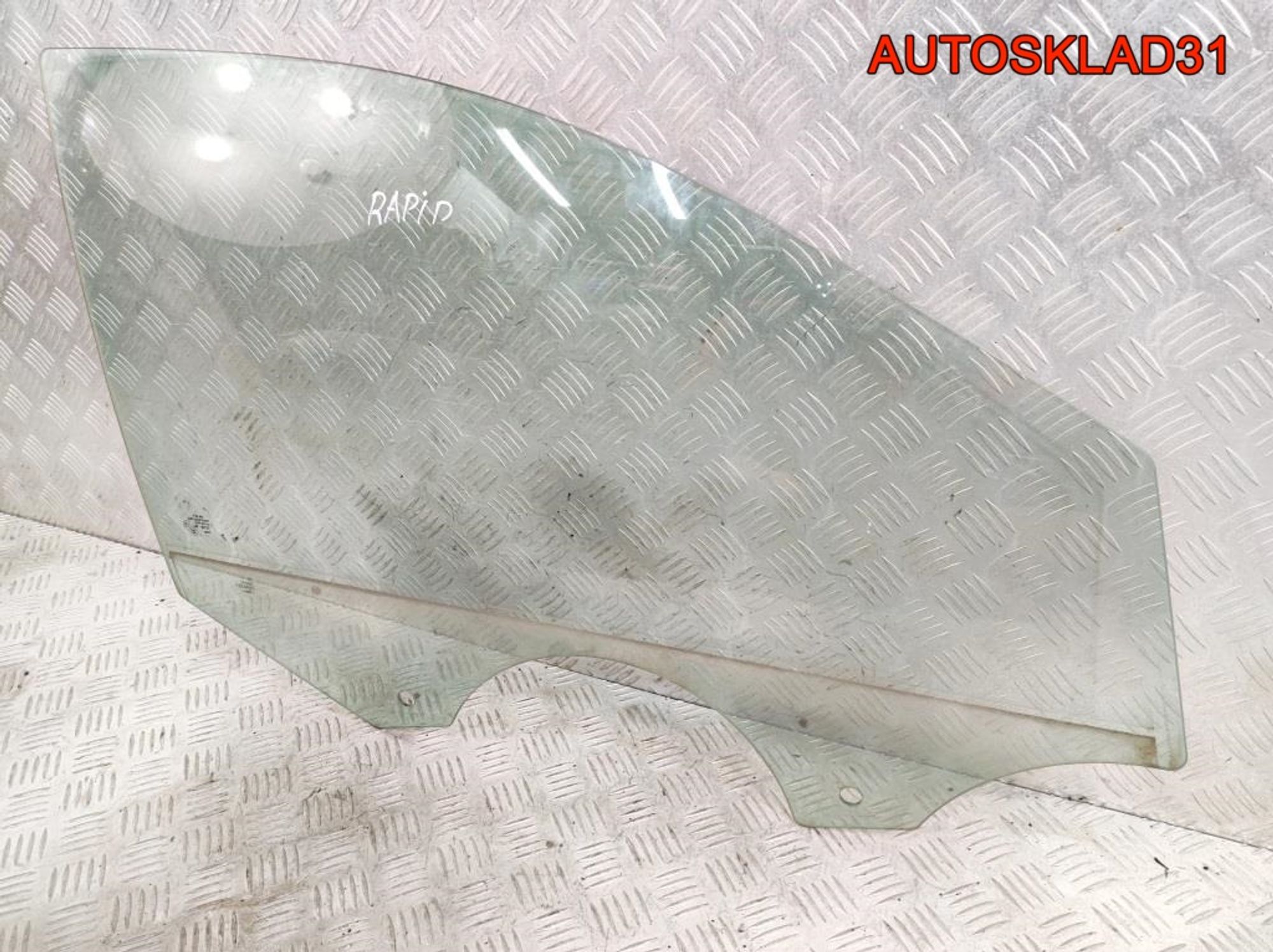 Стекло двери передней правой Skoda Rapid 5JA845202D, 2700 рублей, Дубовое