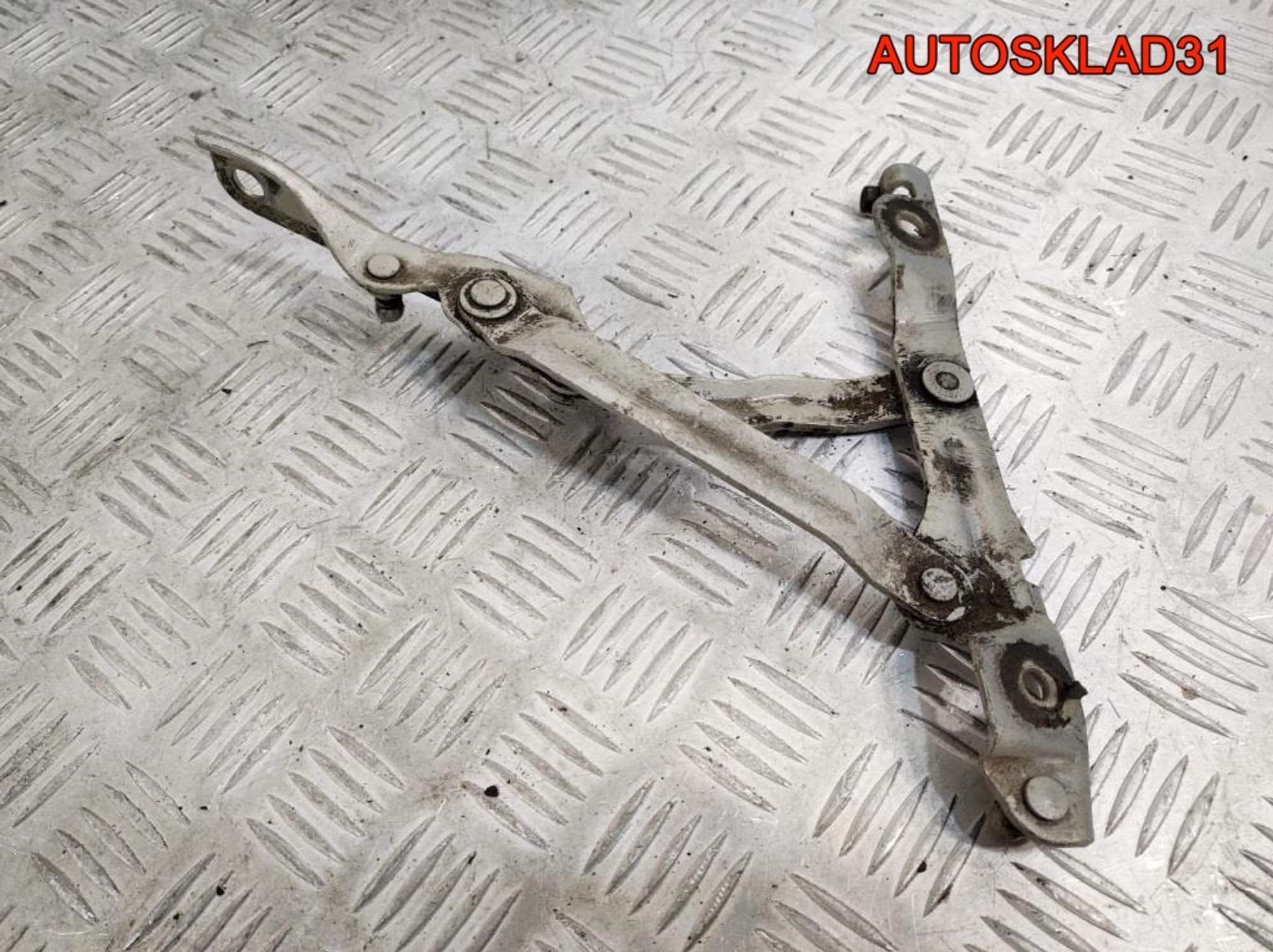 Петля крышки багажника правая Mazda 3 BK BN8V52720C, 900 рублей, Дубовое