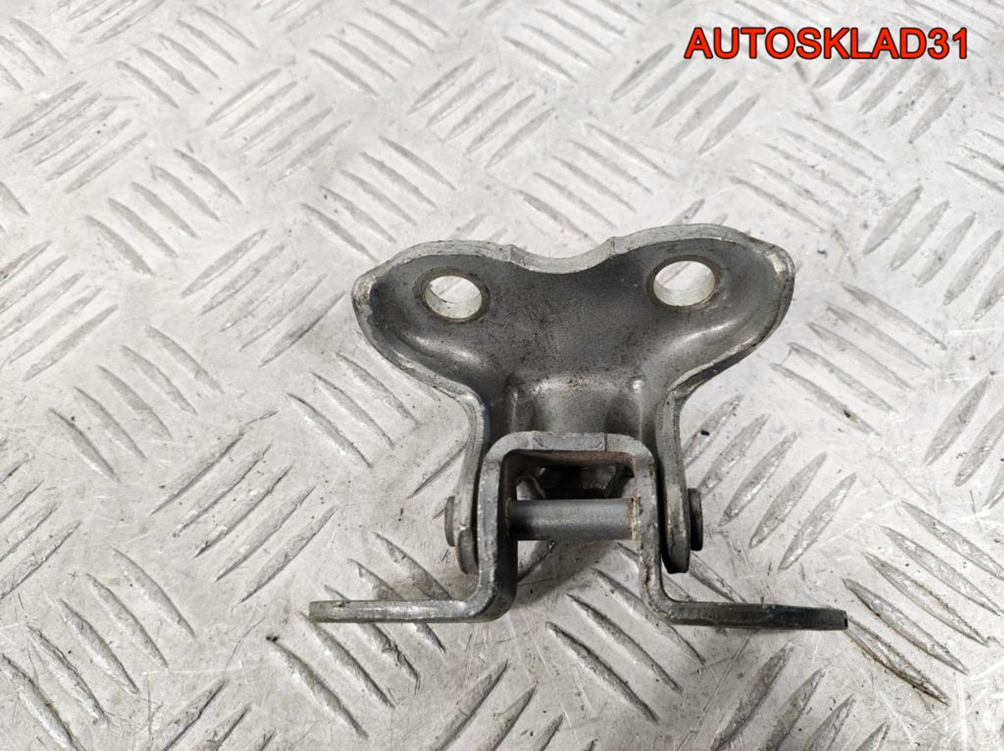 Петля двери передняя левая нижняя Toyota Avensis 2, 900 рублей, Дубовое