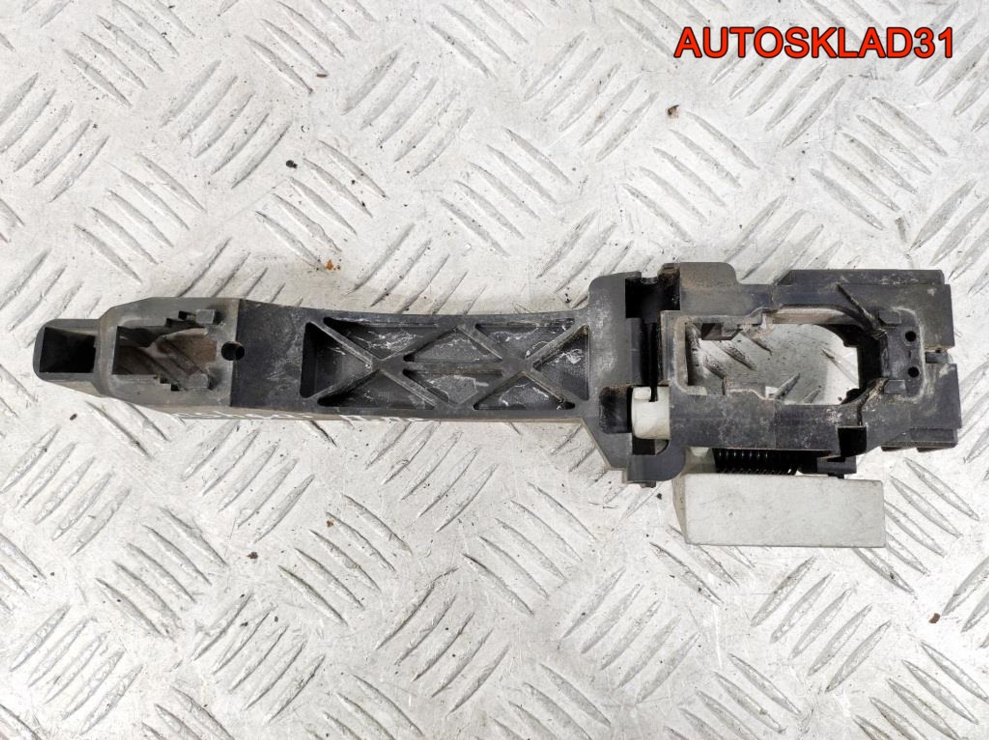 Кронштейн ручки двери перед правой Nissan Qashqai, 900 рублей, Дубовое