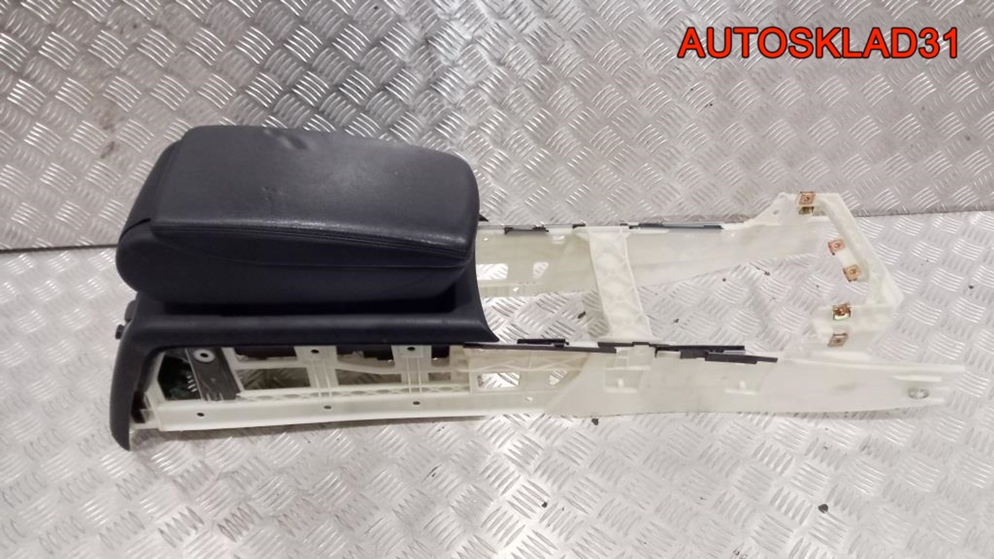 Подлокотник Audi A6 C6 4F0864209A, 2000 рублей, Дубовое