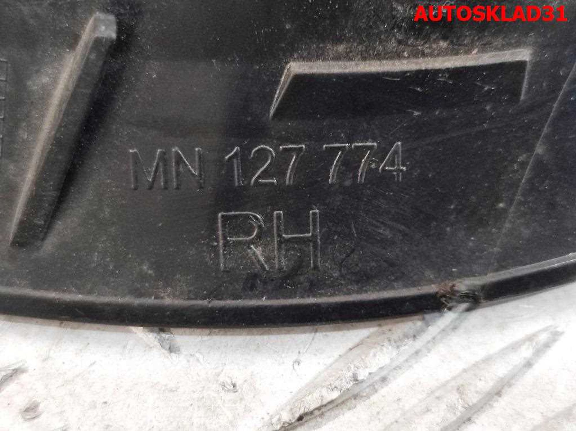 Решетка радиатора правая Mitsubishi Colt 6 MN127774, 2000 рублей, Дубовое