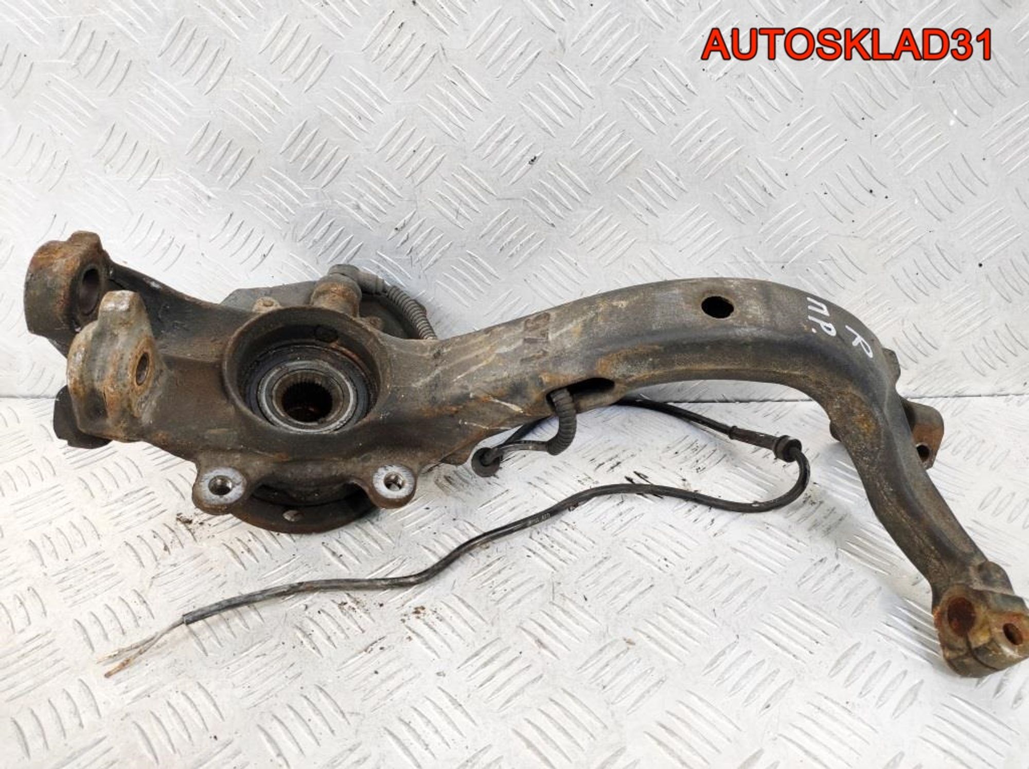 Кулак передний правый VW Passat B5 8D0407258R, 1200 рублей, Дубовое