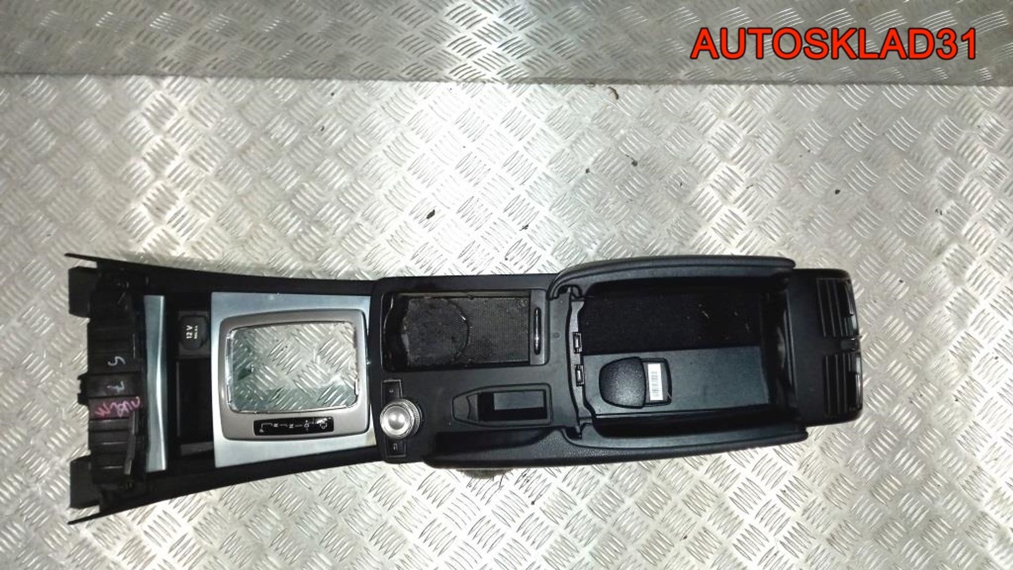 Подлокотник с консолью Mercedes Benz W204 A2046800150, 8000 рублей, Дубовое