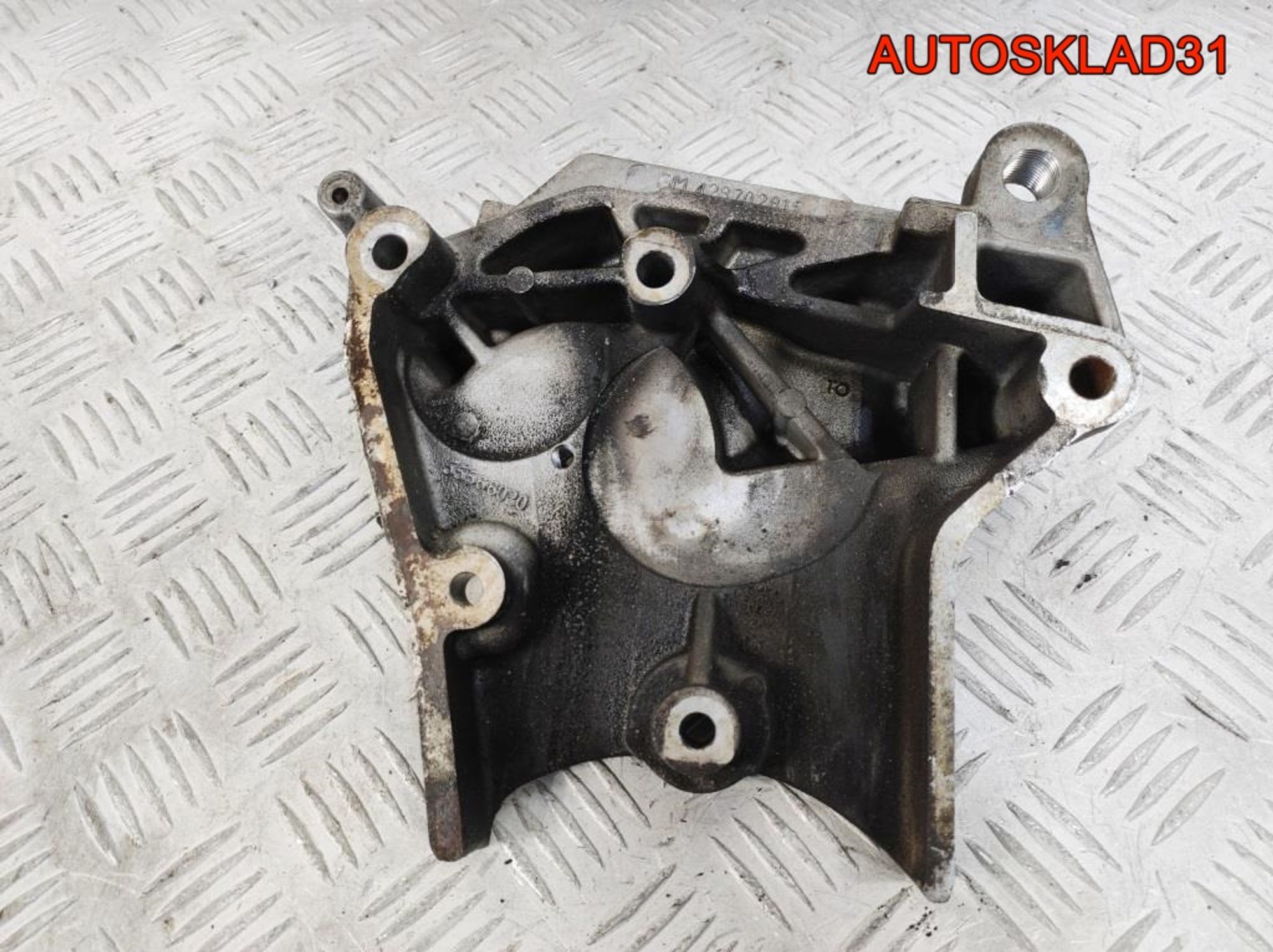 Кронштейн двигателя правый Opel Insignia 55566020, 900 рублей, Дубовое