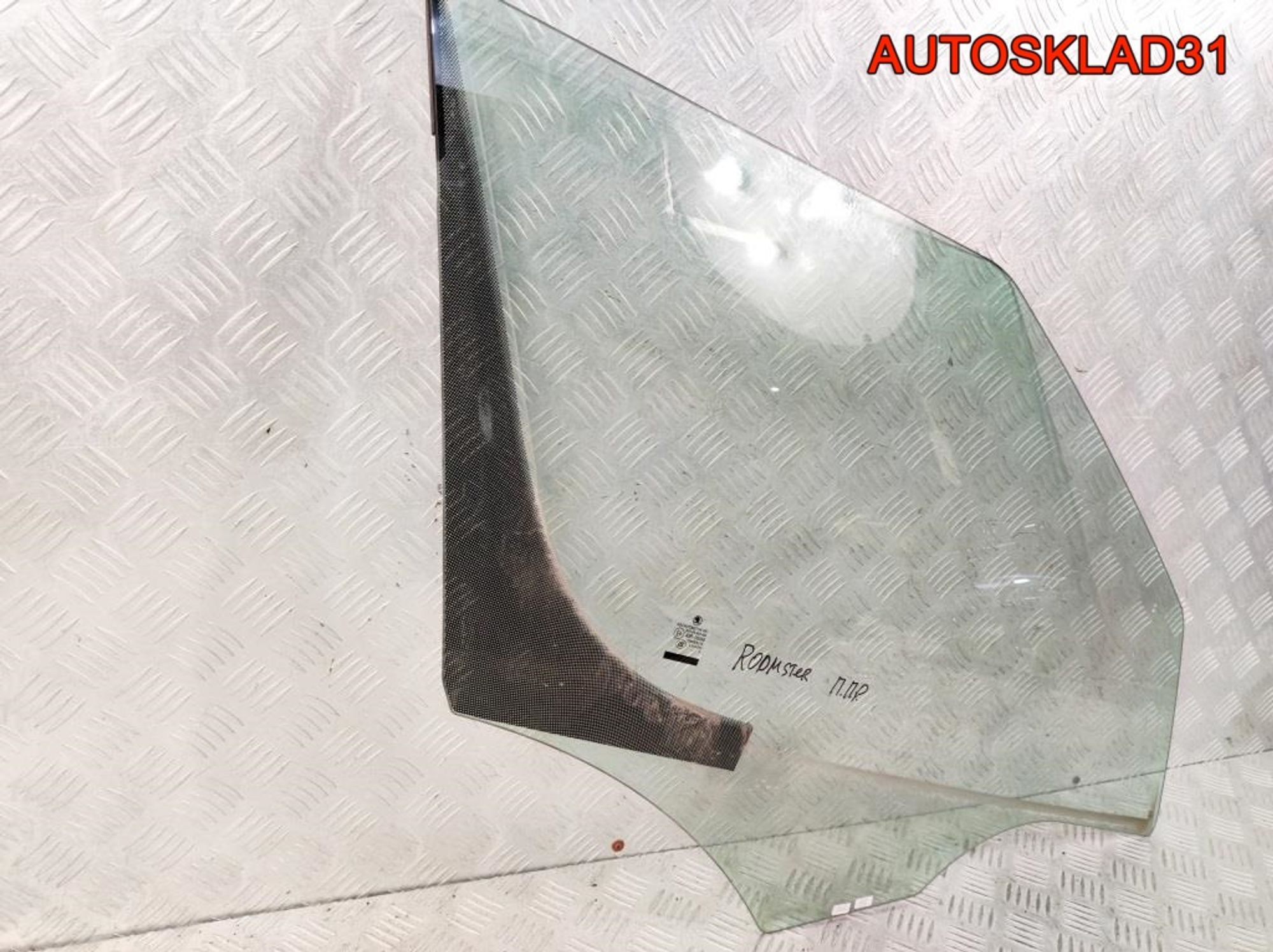 Стекло двери переднее правое Skoda Roomster, 3600 рублей, Дубовое