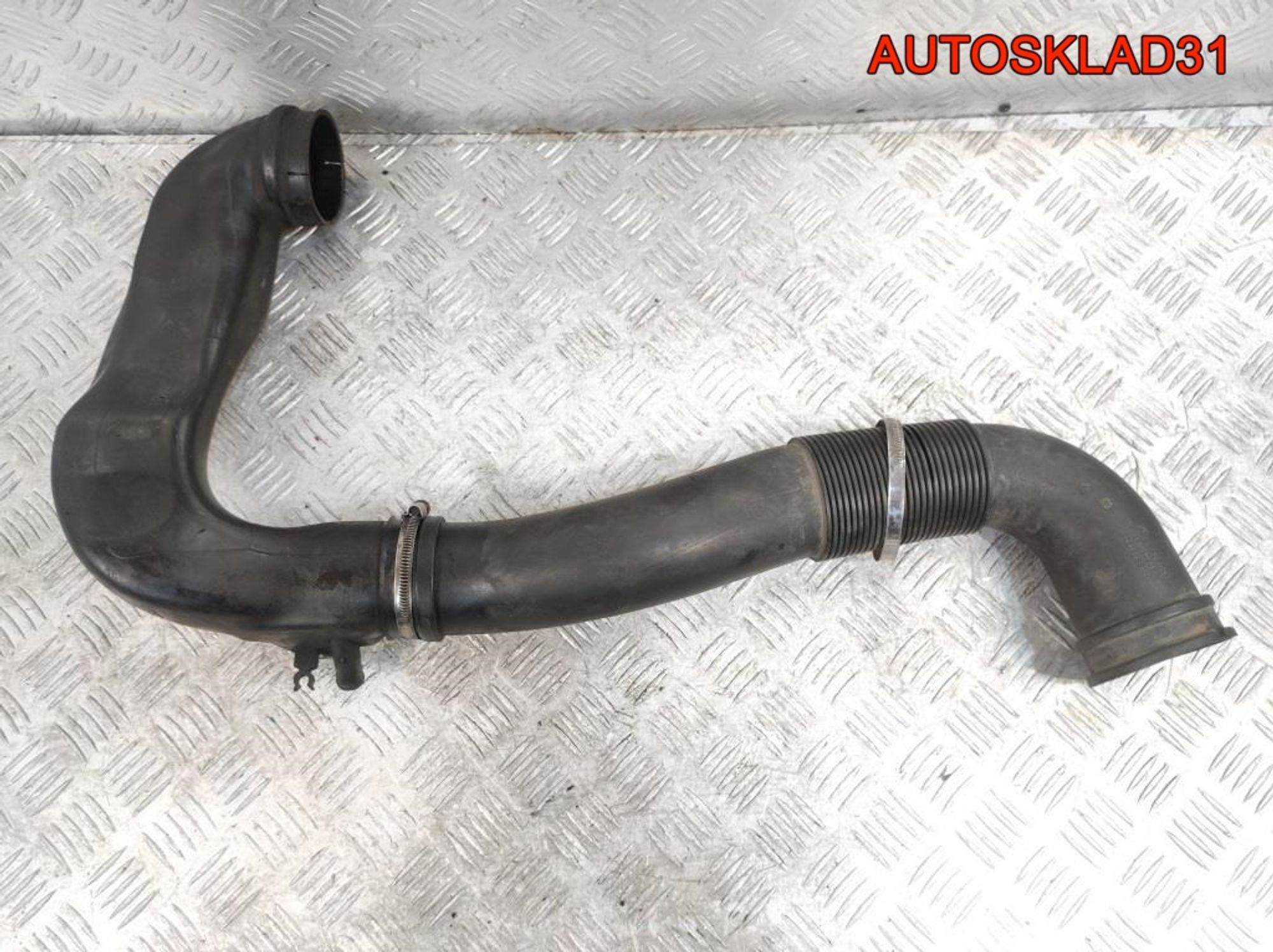 Патрубок воздушного фильтра Opel Astra H 55559548, 1000 рублей, Дубовое