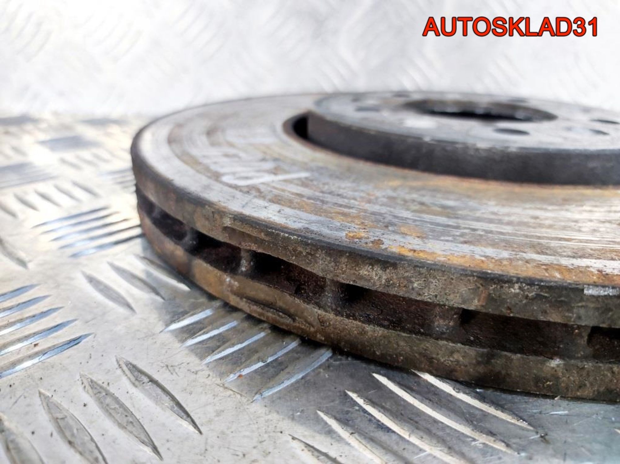 Диск тормозной передний Volkswagen Polo 6R0615301A, 1300 рублей, Дубовое