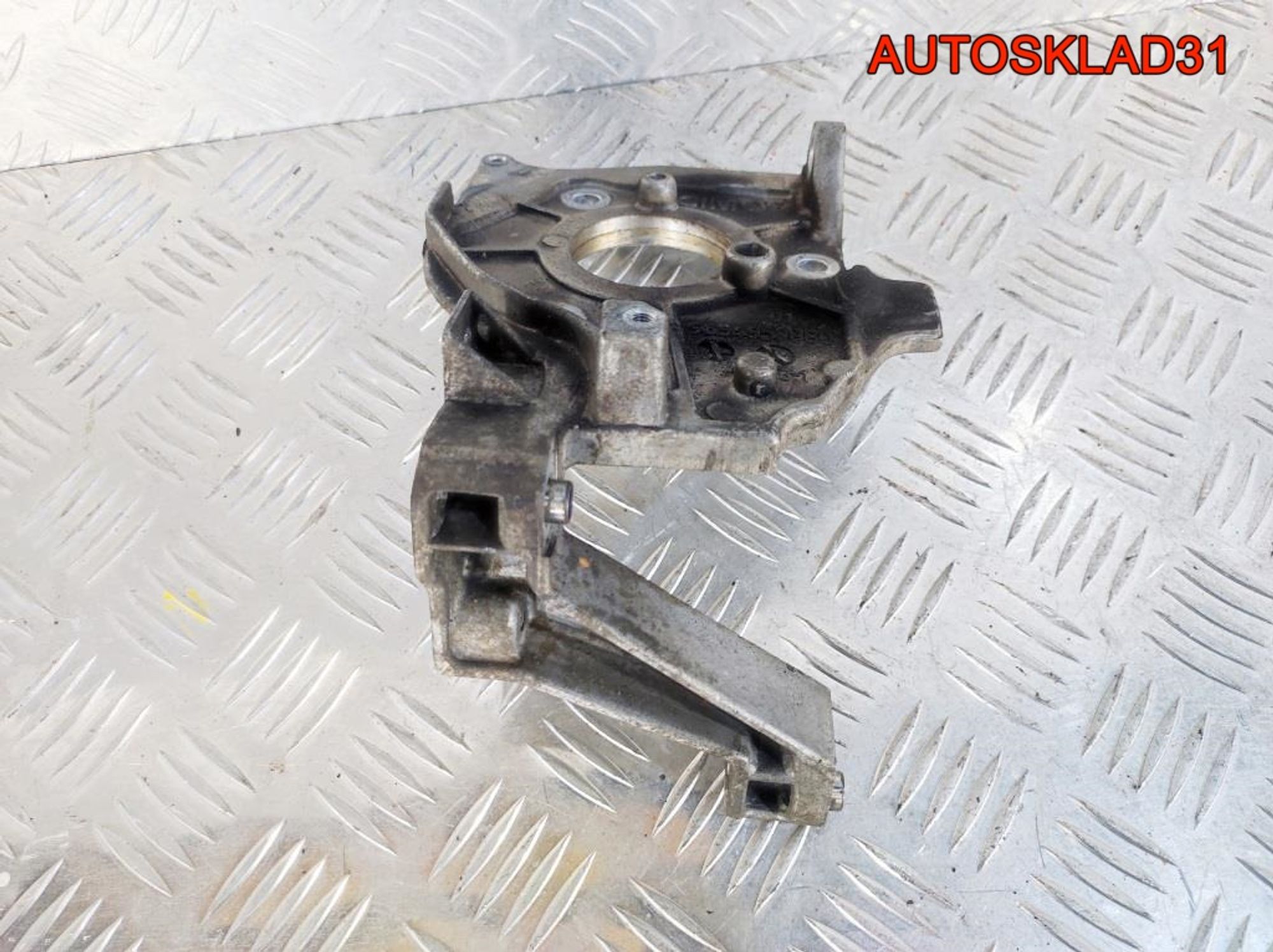 Кронштейн ТНВД Ford Focus 2 1.6 G8DB 9654959880, 900 рублей, Дубовое