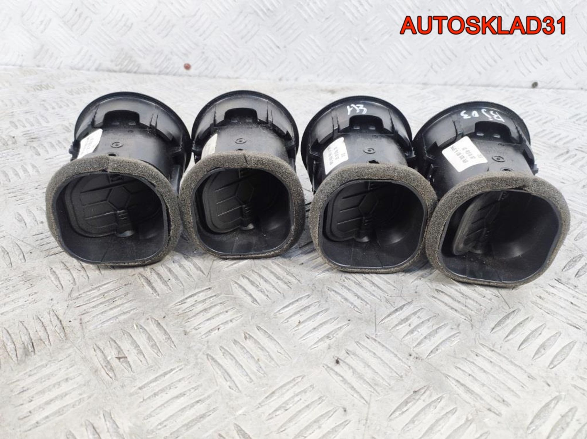 Дефлектор воздушный Audi A3 8P1 8P0820901A, 1000 рублей, Дубовое