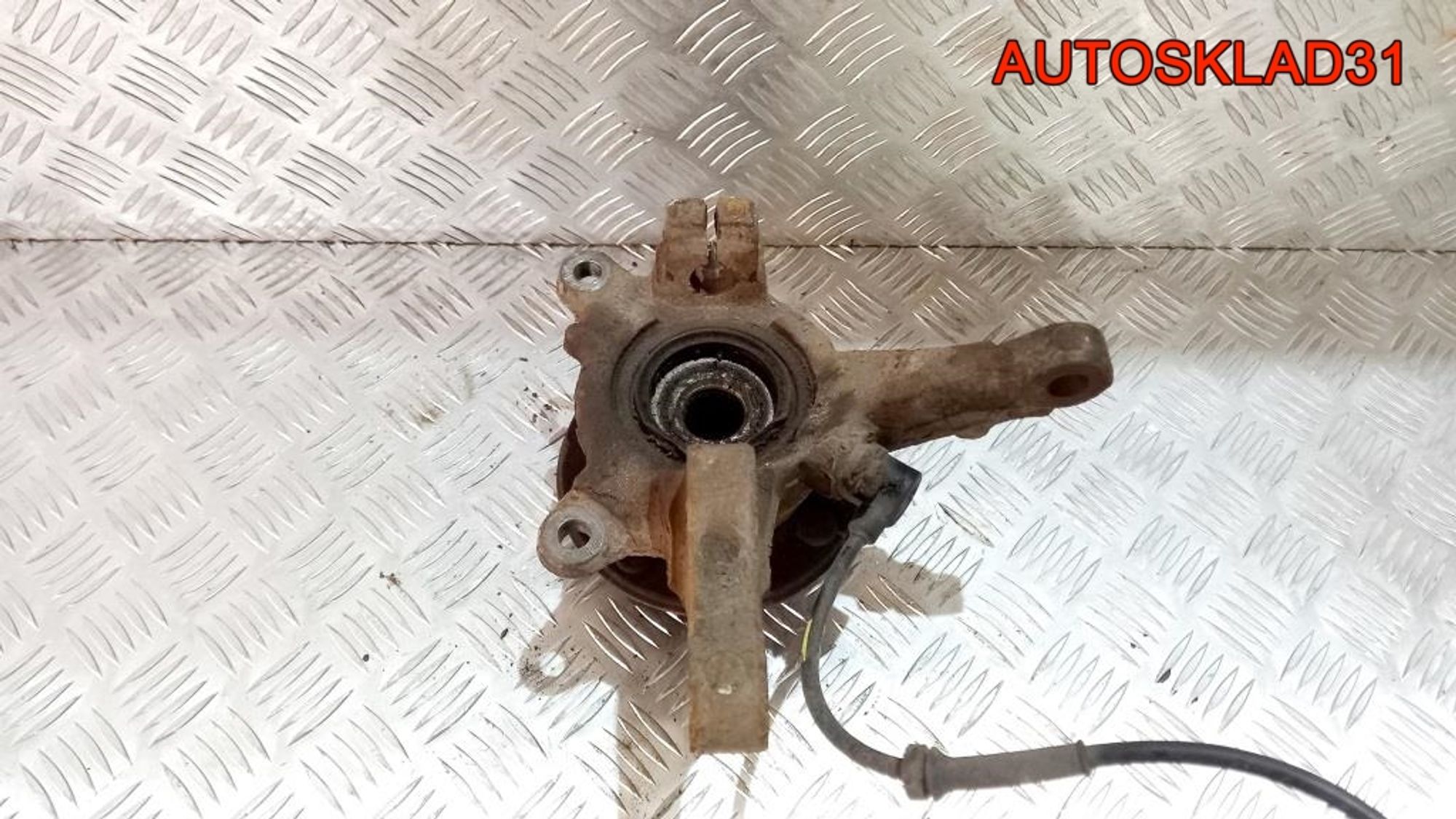 Кулак поворотный передний левый в сборе Mitsubishi Carisma DA MR369681, 3500 рублей, Дубовое