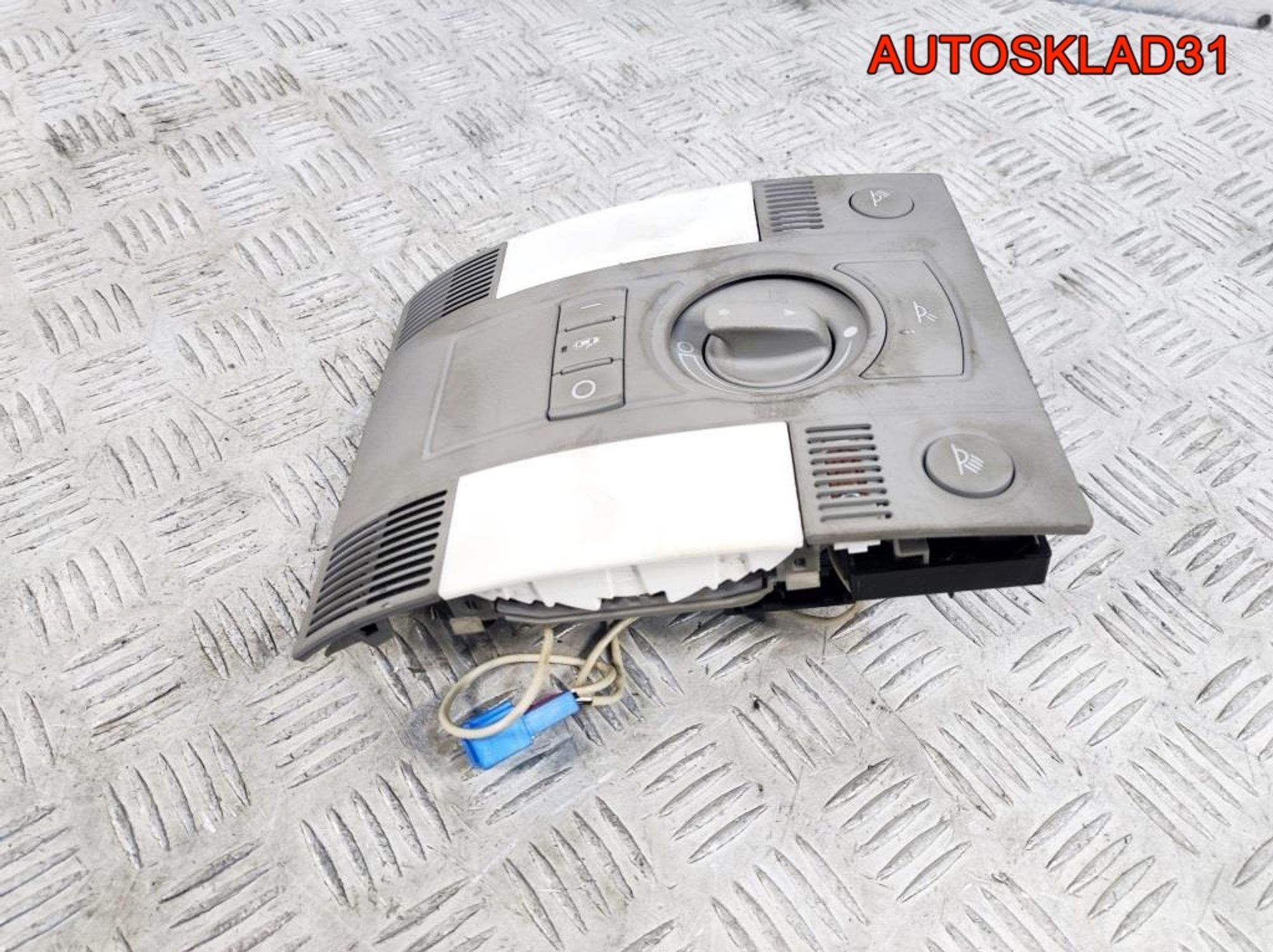 Плафон салонный передний Audi A8 D3 4E0907135A, 1700 рублей, Дубовое